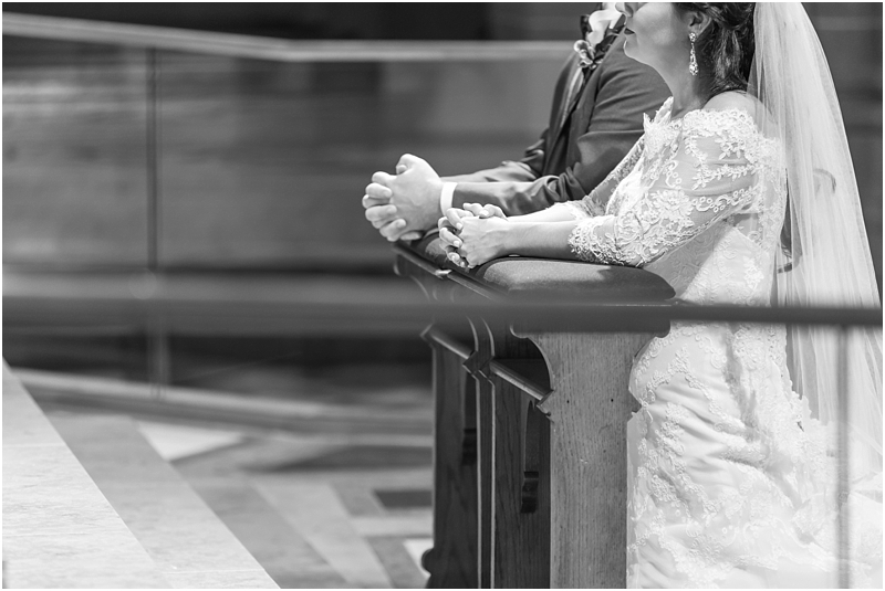 elegant-classic-wedding-photos-in-detroit-mi-at-the-colony-club-detroit-institute-of-arts-the-most-blessed-sacrament-by-courtney-carolyn-photography_0102.jpg