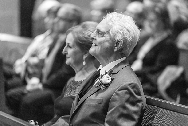 elegant-classic-wedding-photos-in-detroit-mi-at-the-colony-club-detroit-institute-of-arts-the-most-blessed-sacrament-by-courtney-carolyn-photography_0104.jpg