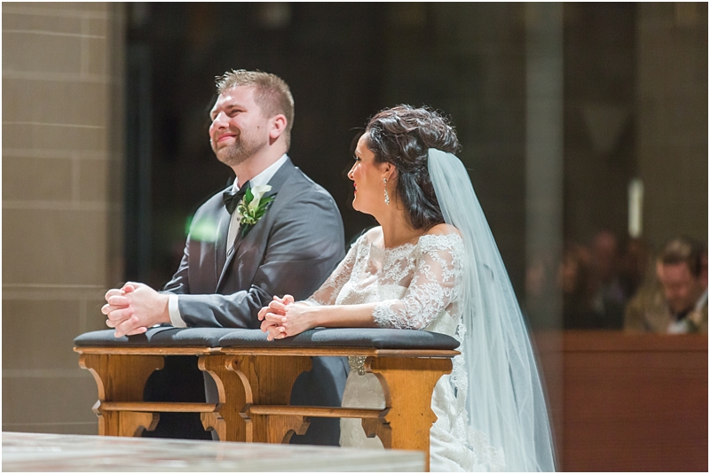 elegant-classic-wedding-photos-in-detroit-mi-at-the-colony-club-detroit-institute-of-arts-the-most-blessed-sacrament-by-courtney-carolyn-photography_0105.jpg