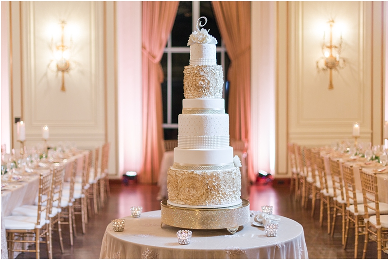 elegant-classic-wedding-photos-in-detroit-mi-at-the-colony-club-detroit-institute-of-arts-the-most-blessed-sacrament-by-courtney-carolyn-photography_0118.jpg