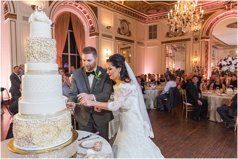 elegant-classic-wedding-photos-in-detroit-mi-at-the-colony-club-detroit-institute-of-arts-the-most-blessed-sacrament-by-courtney-carolyn-photography_0123.jpg