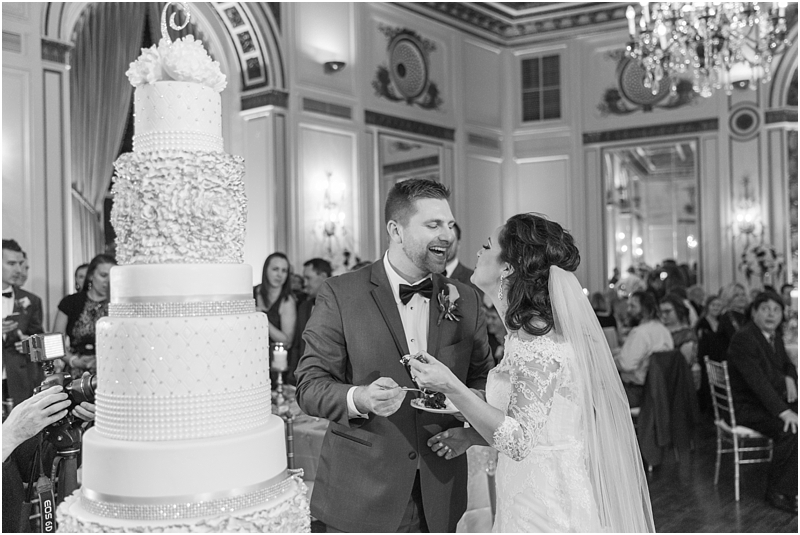 elegant-classic-wedding-photos-in-detroit-mi-at-the-colony-club-detroit-institute-of-arts-the-most-blessed-sacrament-by-courtney-carolyn-photography_0124.jpg