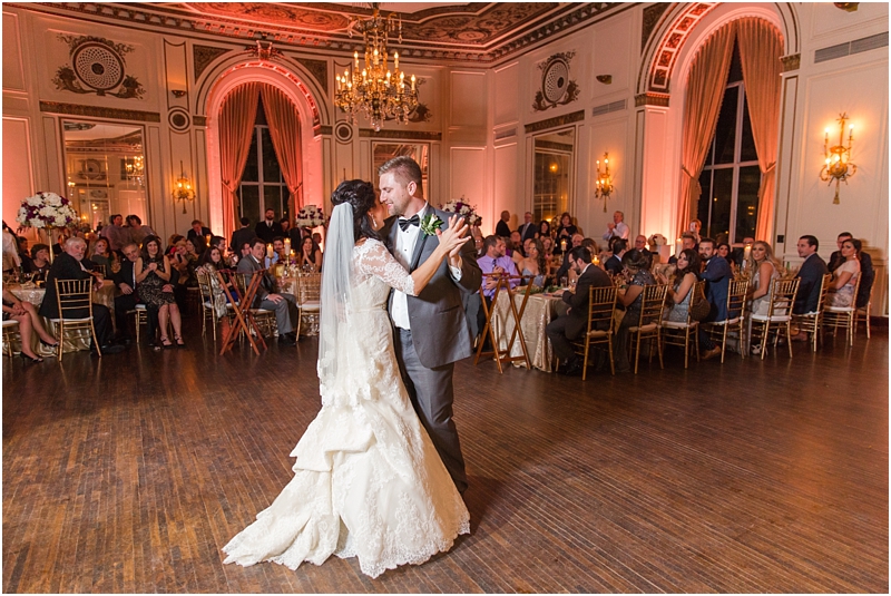 elegant-classic-wedding-photos-in-detroit-mi-at-the-colony-club-detroit-institute-of-arts-the-most-blessed-sacrament-by-courtney-carolyn-photography_0132.jpg