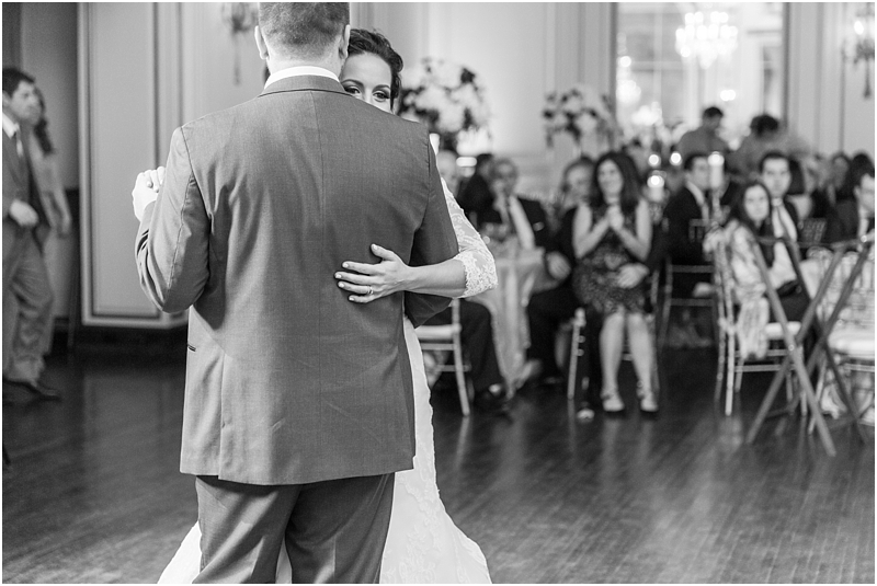 elegant-classic-wedding-photos-in-detroit-mi-at-the-colony-club-detroit-institute-of-arts-the-most-blessed-sacrament-by-courtney-carolyn-photography_0135.jpg