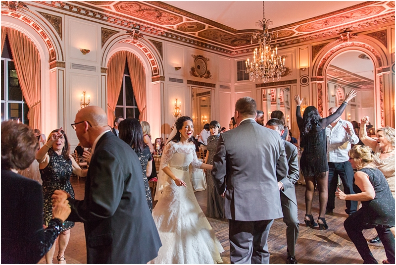 elegant-classic-wedding-photos-in-detroit-mi-at-the-colony-club-detroit-institute-of-arts-the-most-blessed-sacrament-by-courtney-carolyn-photography_0142.jpg