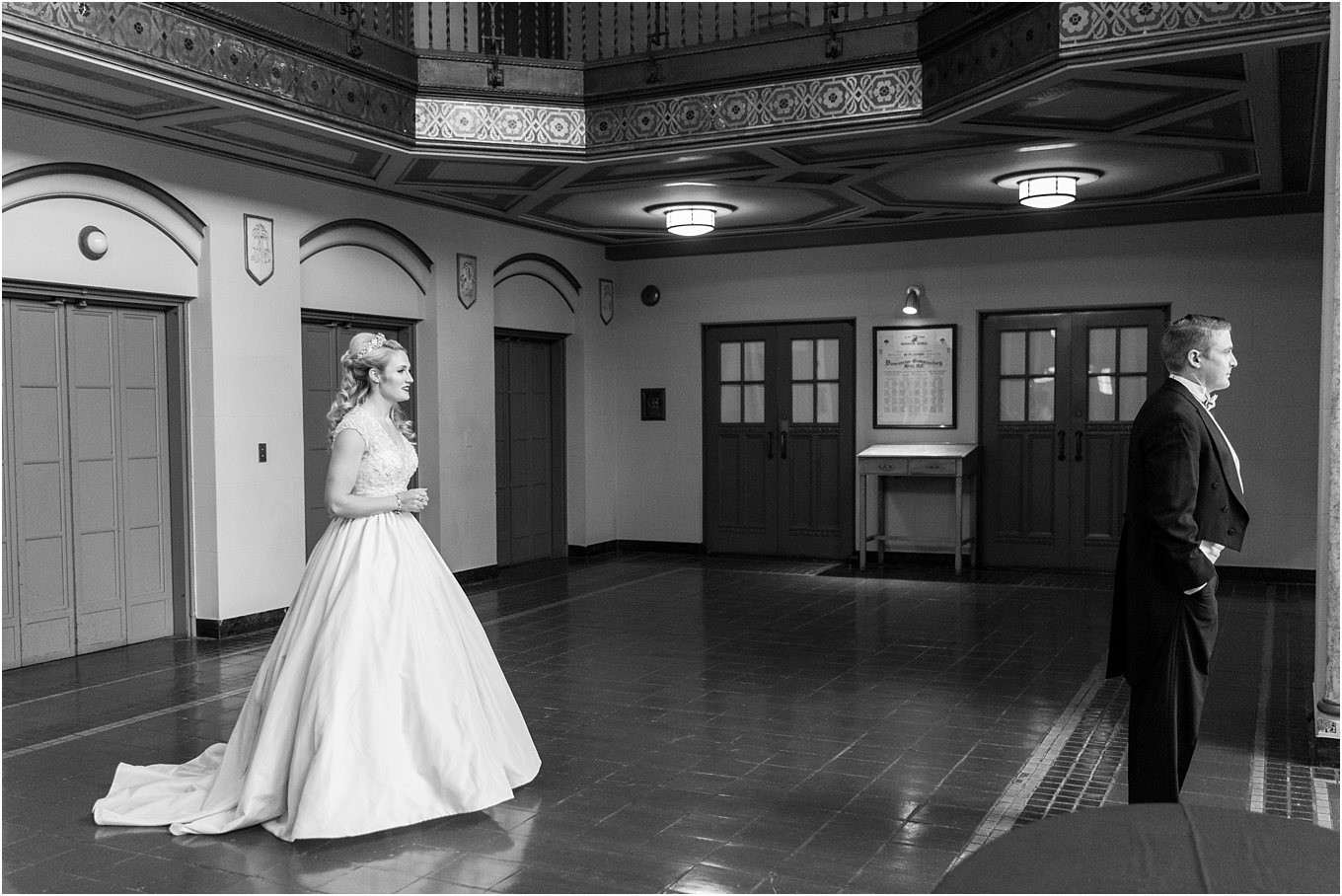 elegant-classic-fairytale-wedding-photos-in-detroit-mi-at-the-masonic-temple-by-courtney-carolyn-photography_0038.jpg