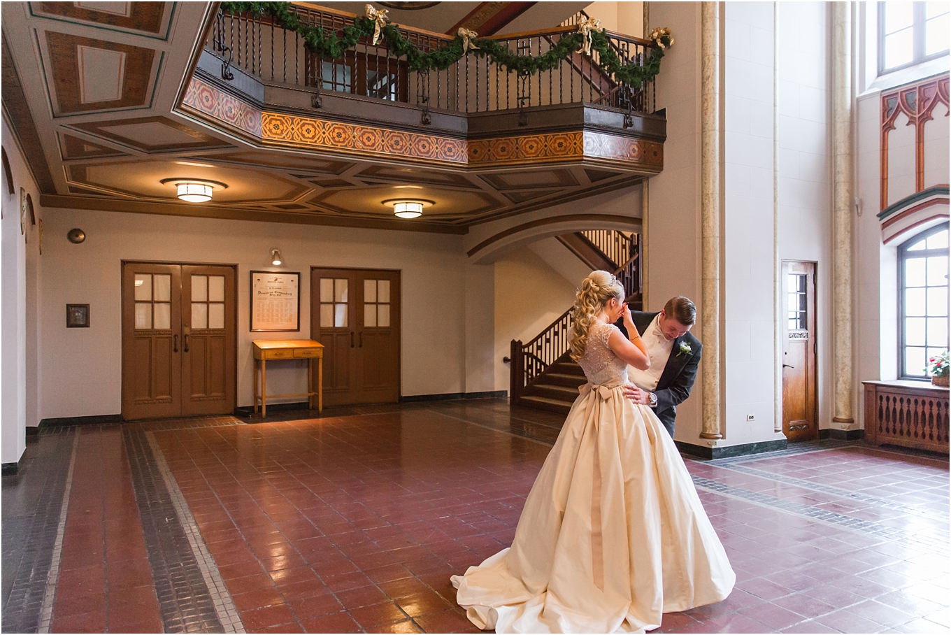 elegant-classic-fairytale-wedding-photos-in-detroit-mi-at-the-masonic-temple-by-courtney-carolyn-photography_0042.jpg