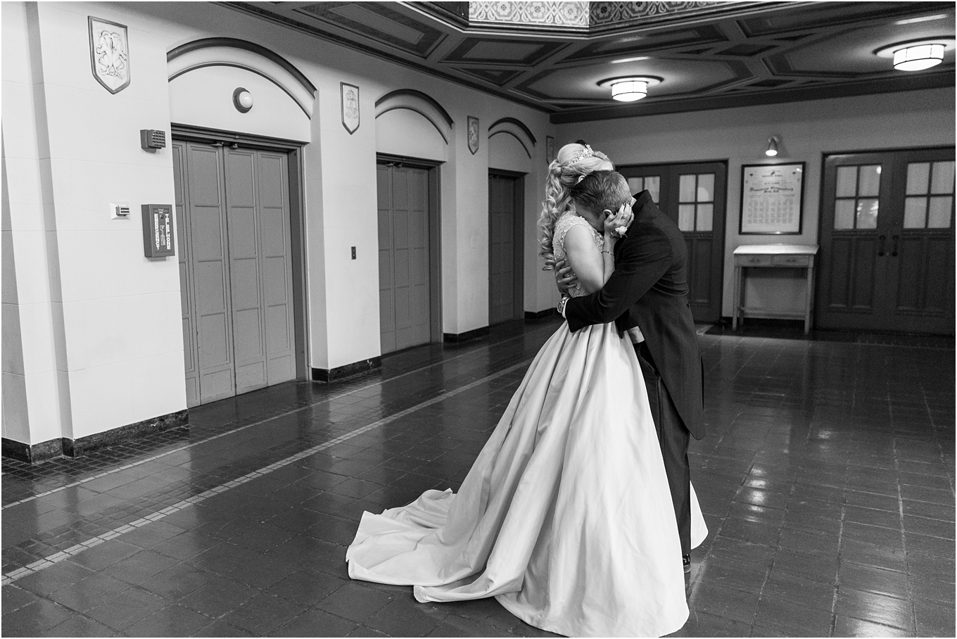 elegant-classic-fairytale-wedding-photos-in-detroit-mi-at-the-masonic-temple-by-courtney-carolyn-photography_0045.jpg