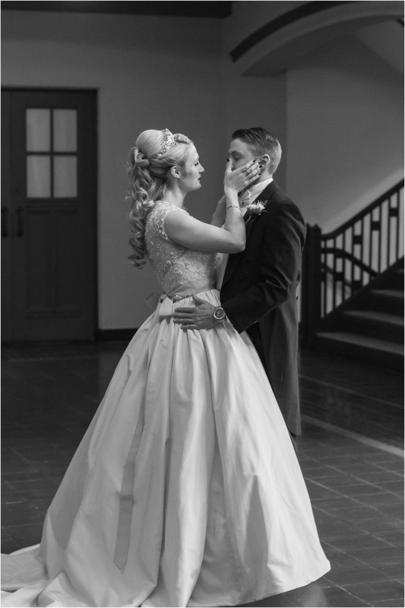 elegant-classic-fairytale-wedding-photos-in-detroit-mi-at-the-masonic-temple-by-courtney-carolyn-photography_0047.jpg