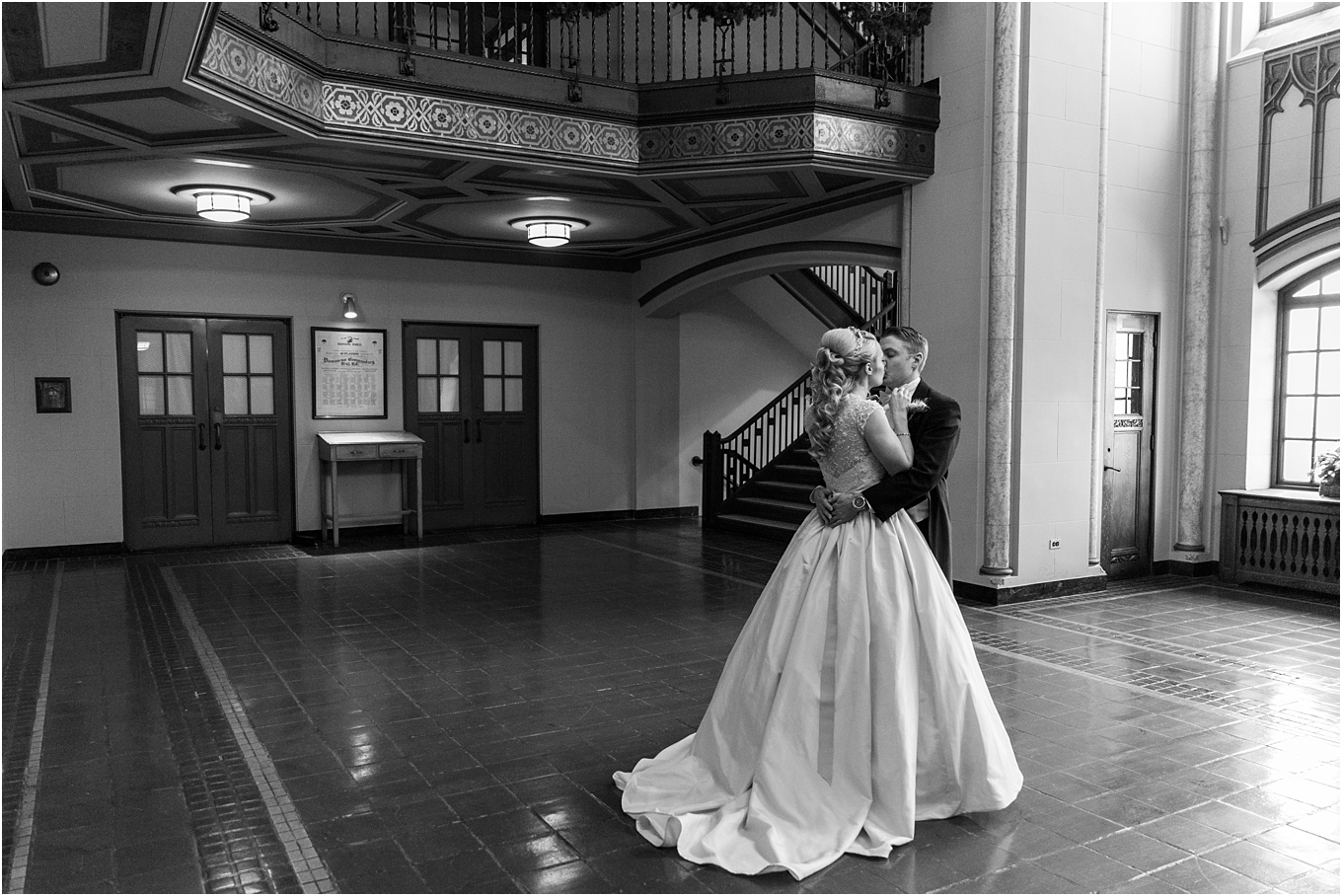 elegant-classic-fairytale-wedding-photos-in-detroit-mi-at-the-masonic-temple-by-courtney-carolyn-photography_0048.jpg