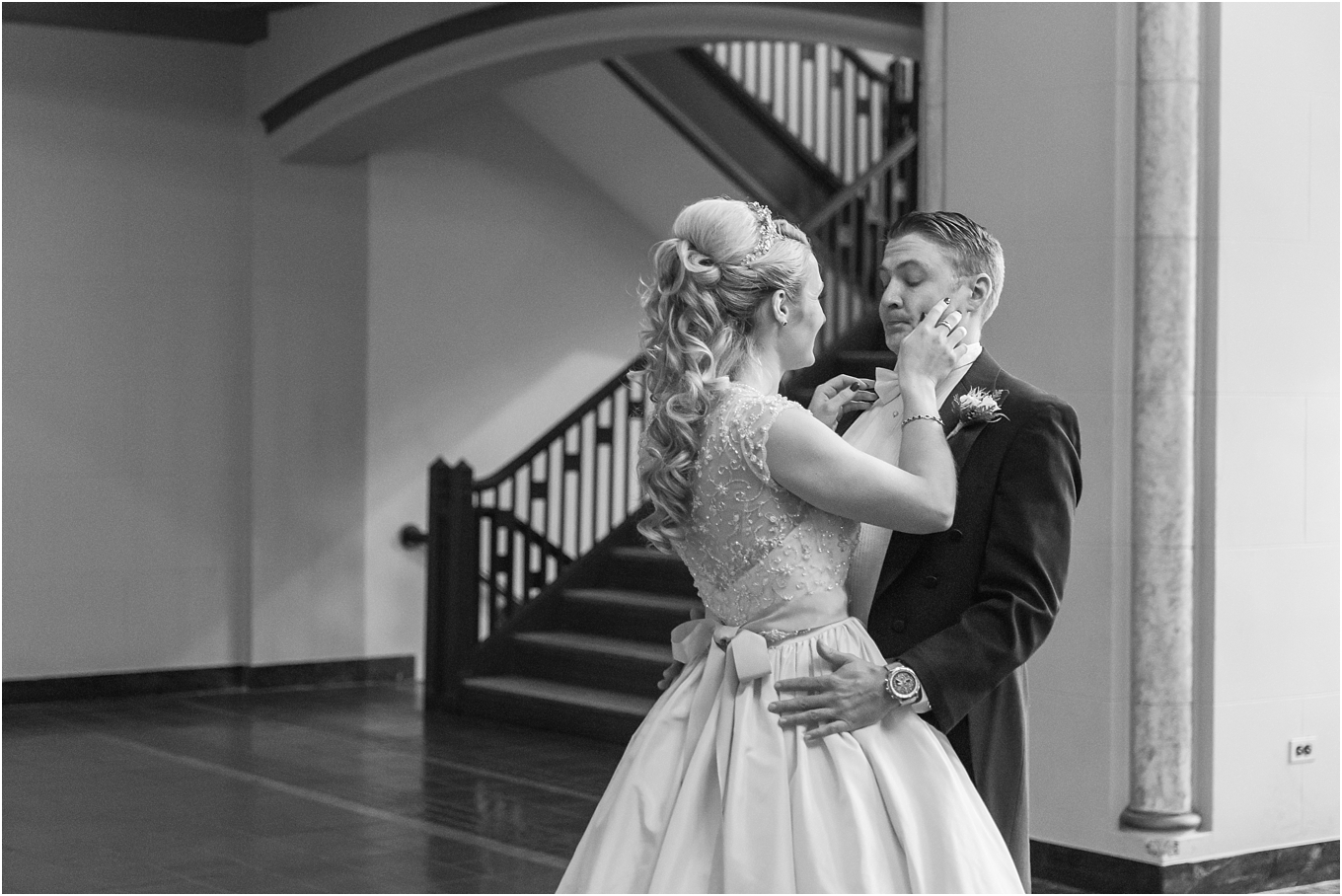 elegant-classic-fairytale-wedding-photos-in-detroit-mi-at-the-masonic-temple-by-courtney-carolyn-photography_0049.jpg