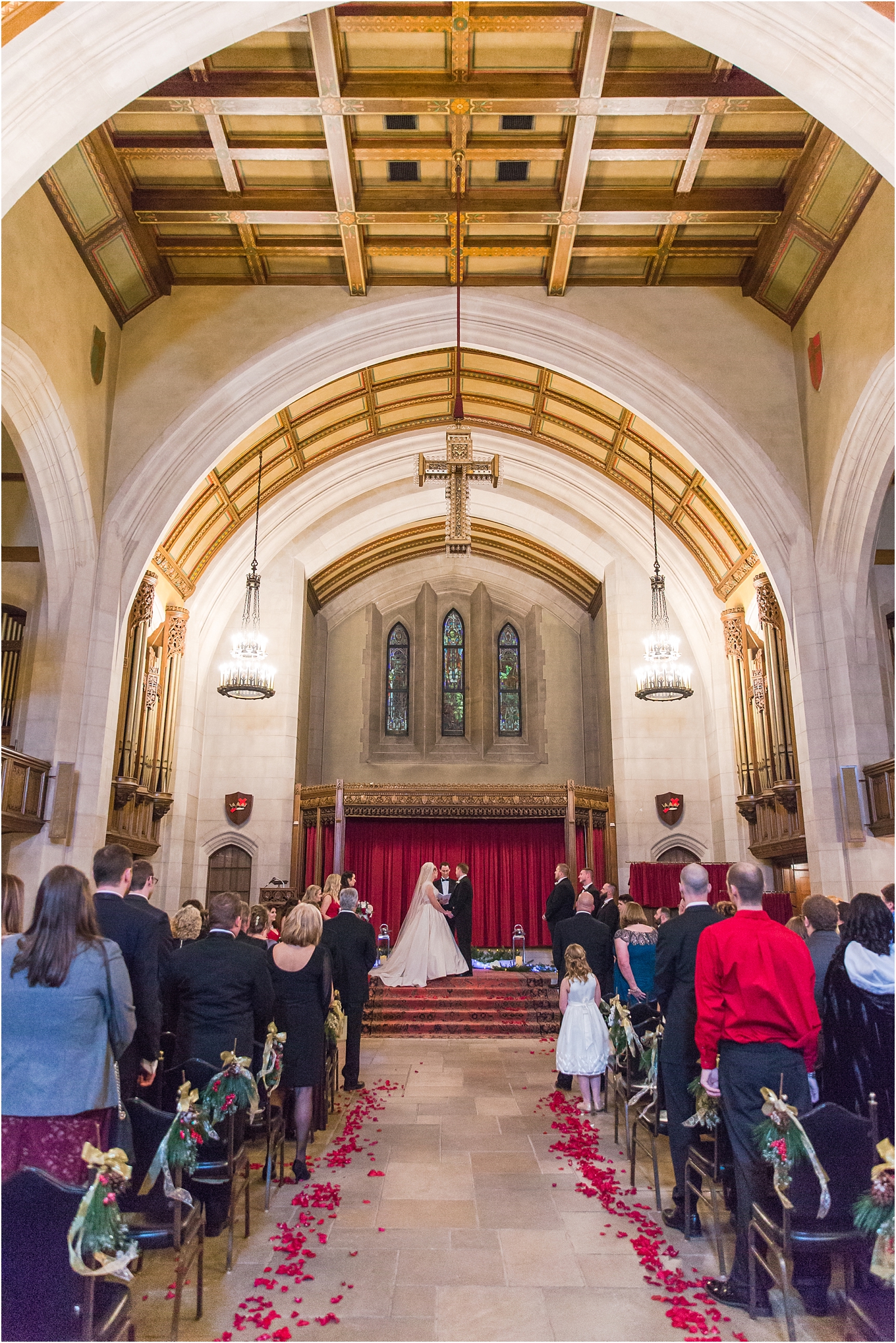 elegant-classic-fairytale-wedding-photos-in-detroit-mi-at-the-masonic-temple-by-courtney-carolyn-photography_0150.jpg