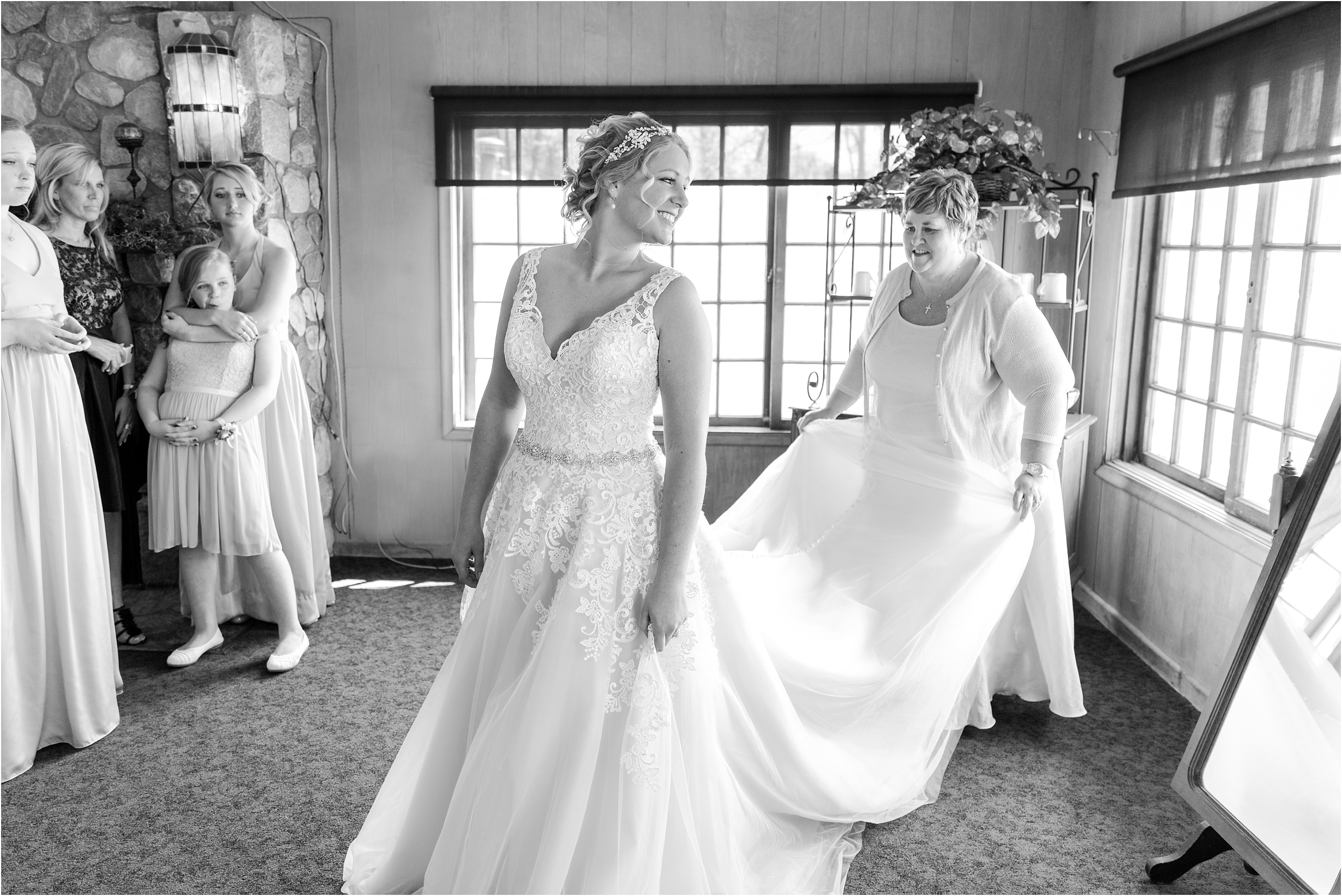 best-of-2016-wedding-photos-with-courtney-carolyn-photography-romantic-timeless-candid-wedding-photographer-in-detroit-mi_0024.jpg