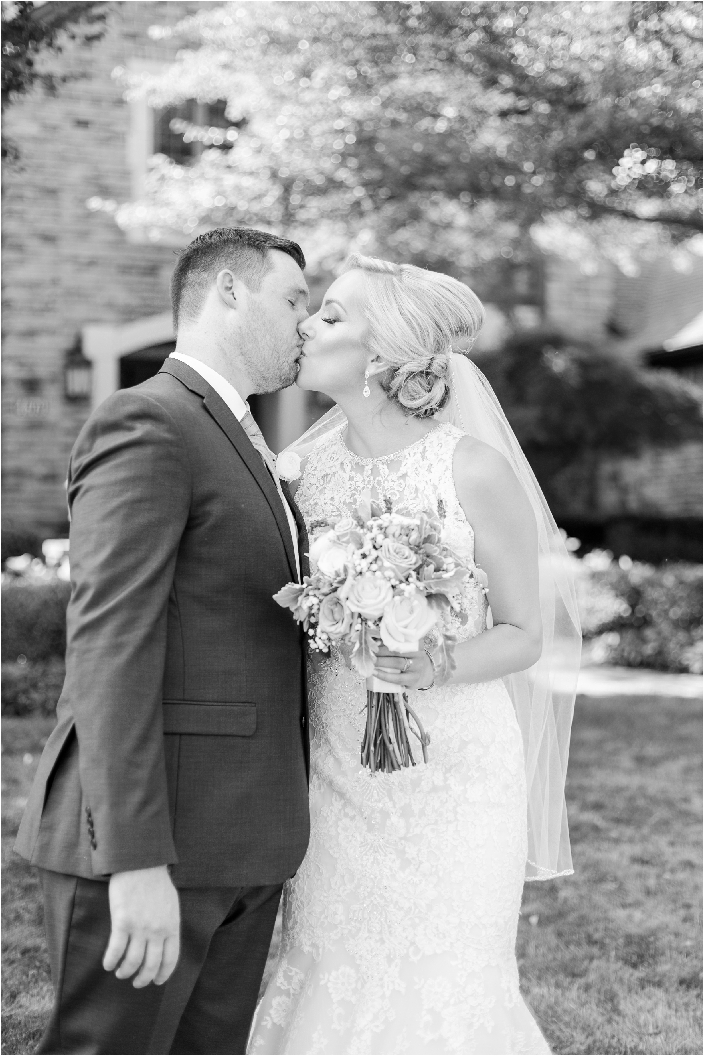 best-of-2016-wedding-photos-with-courtney-carolyn-photography-romantic-timeless-candid-wedding-photographer-in-detroit-mi_0165.jpg