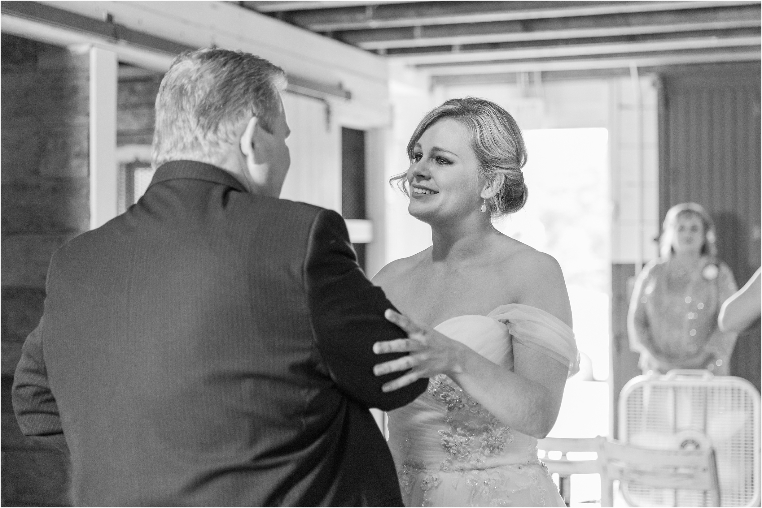 best-of-2016-wedding-photos-with-courtney-carolyn-photography-romantic-timeless-candid-wedding-photographer-in-detroit-mi_0033.jpg