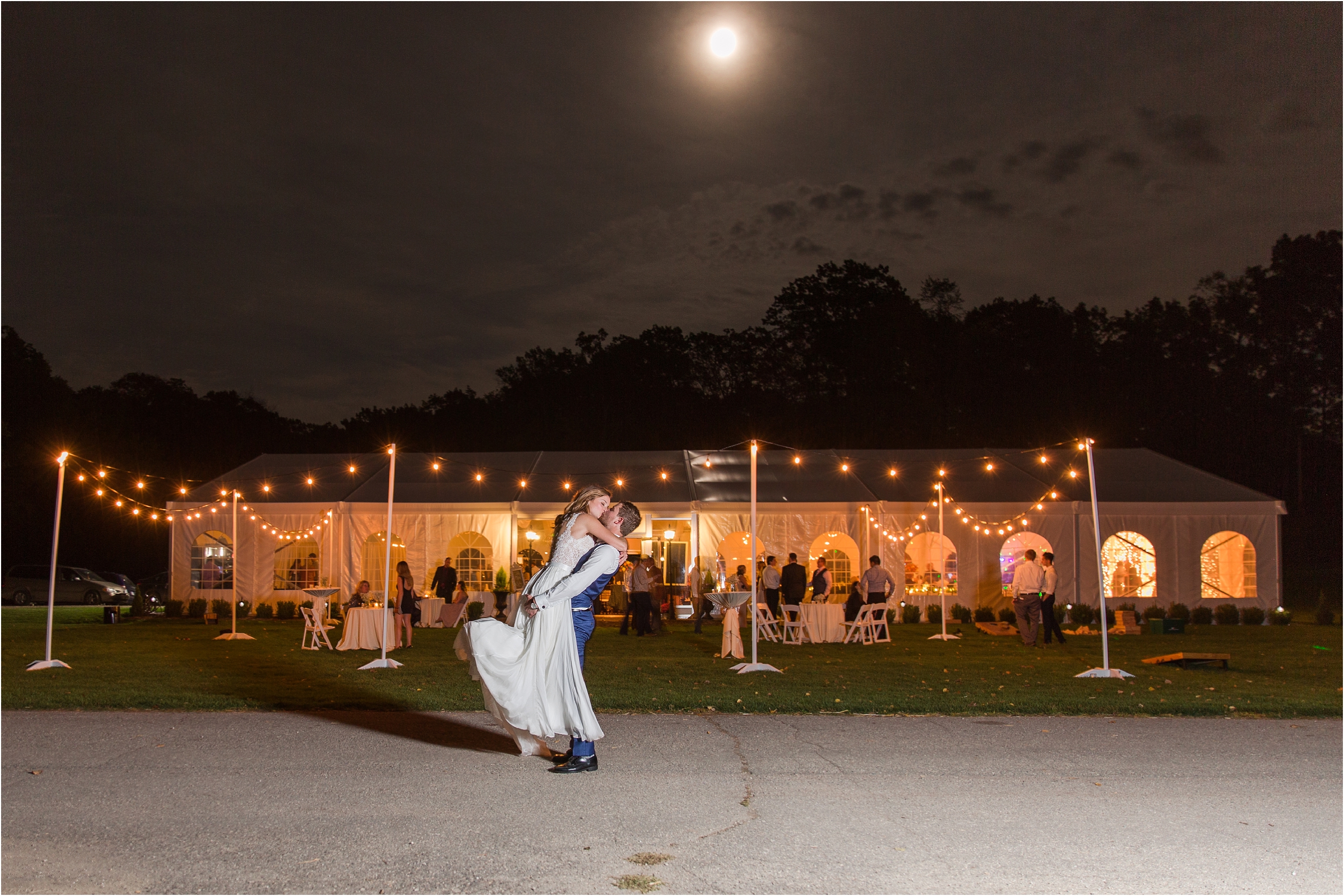 best-of-2016-wedding-photos-with-courtney-carolyn-photography-romantic-timeless-candid-wedding-photographer-in-detroit-mi_0012.jpg