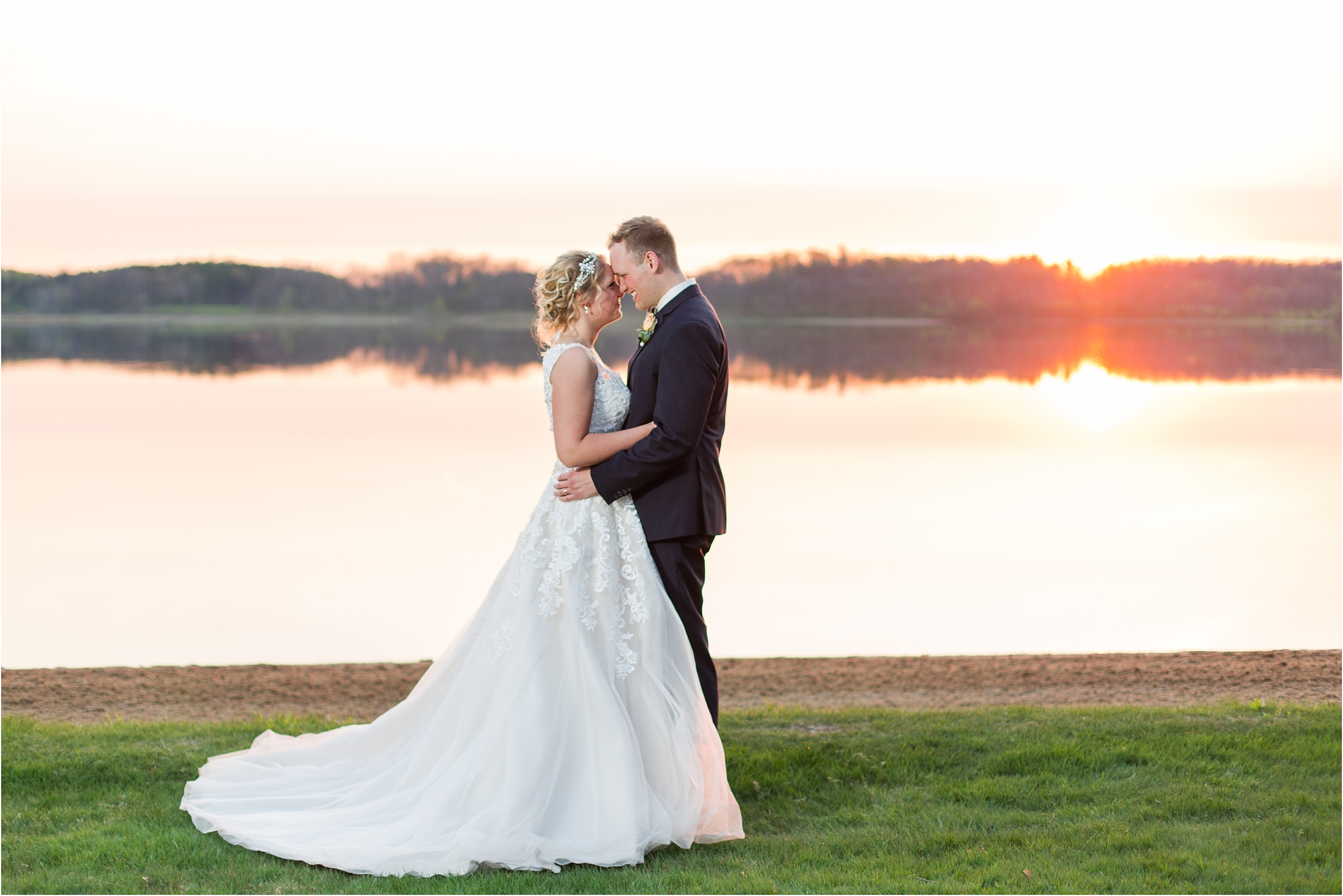 best-of-2016-wedding-photos-with-courtney-carolyn-photography-romantic-timeless-candid-wedding-photographer-in-detroit-mi_0027.jpg