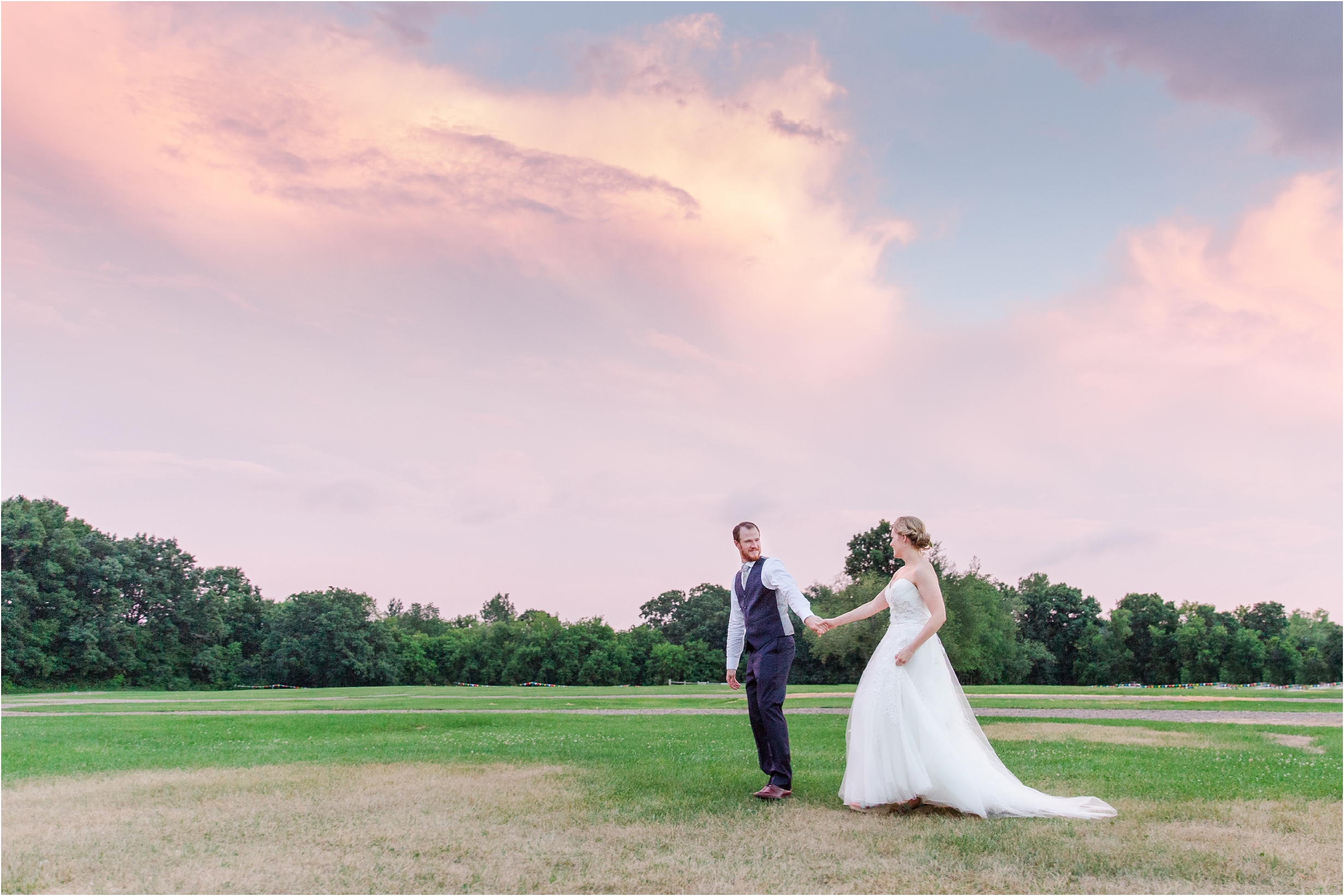 best-of-2016-wedding-photos-with-courtney-carolyn-photography-romantic-timeless-candid-wedding-photographer-in-detroit-mi_0038.jpg