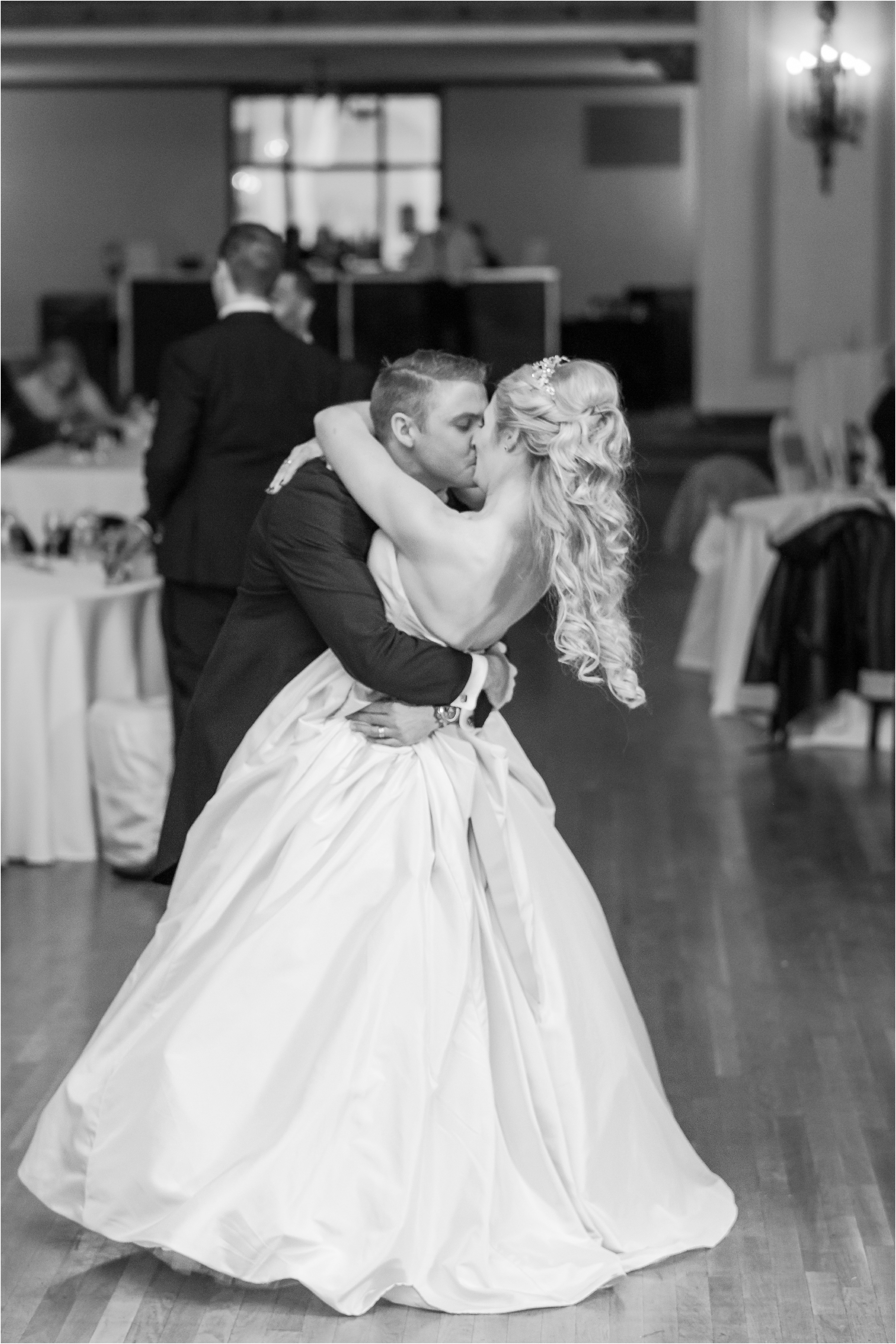 best-of-2016-wedding-photos-with-courtney-carolyn-photography-romantic-timeless-candid-wedding-photographer-in-detroit-mi_0170.jpg