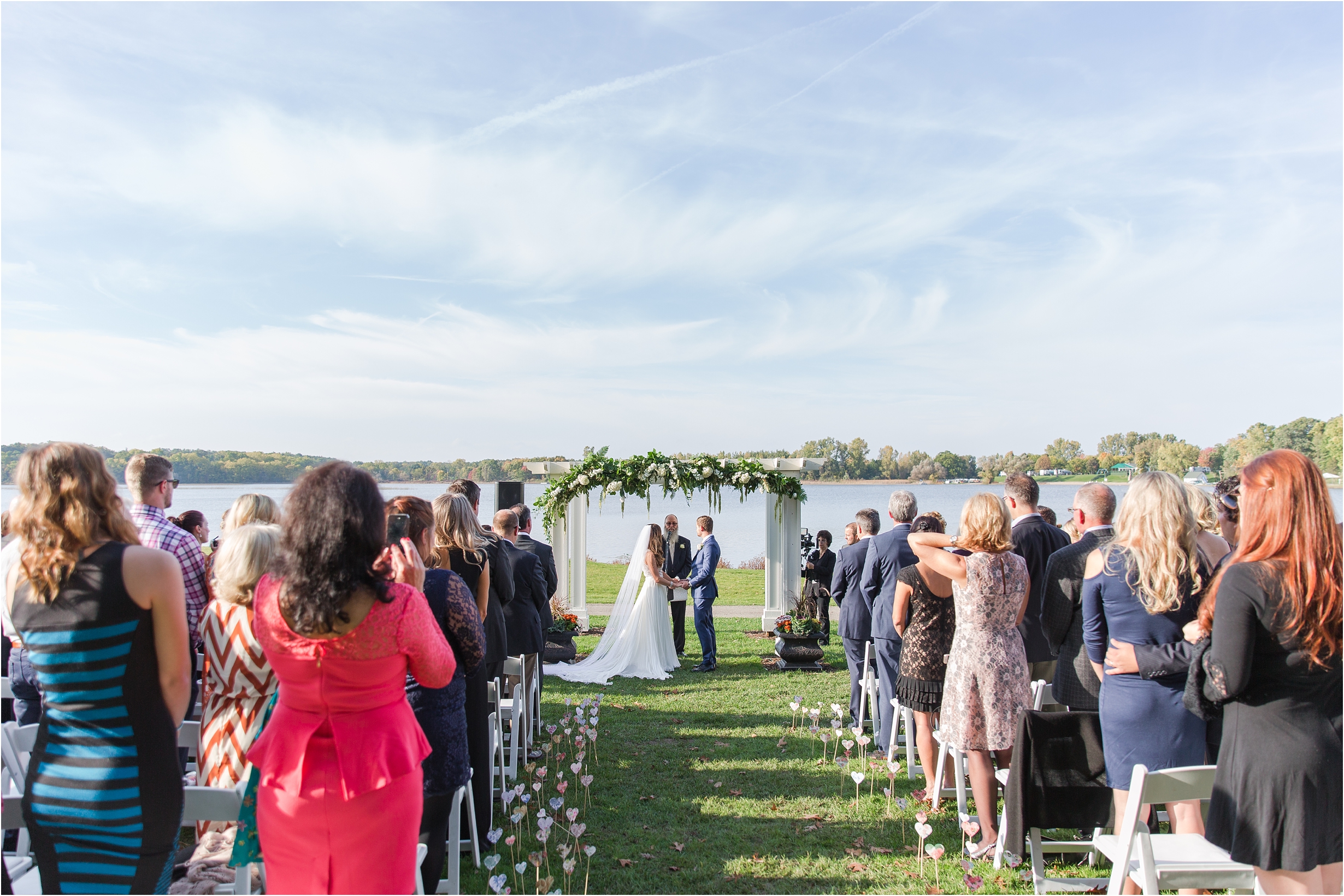romantic-timeless-candid-wedding-photos-at-waldenwoods-resort-and-conference-center-by-courtney-carolyn-photography_0002.jpg