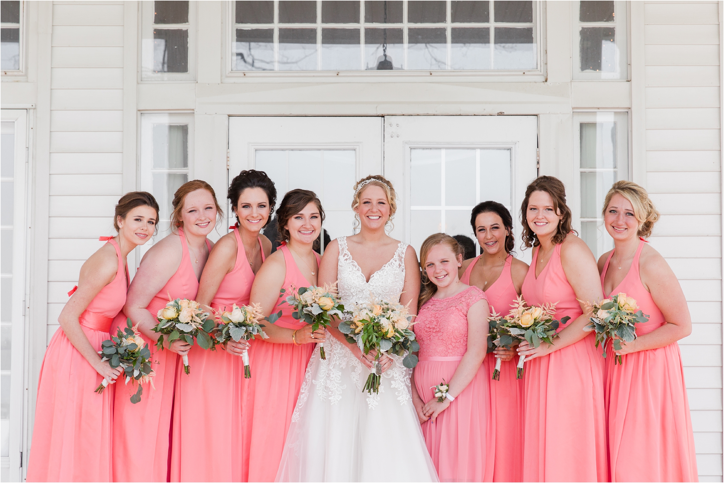 romantic-timeless-candid-wedding-photos-at-waldenwoods-resort-and-conference-center-by-courtney-carolyn-photography_0010.jpg