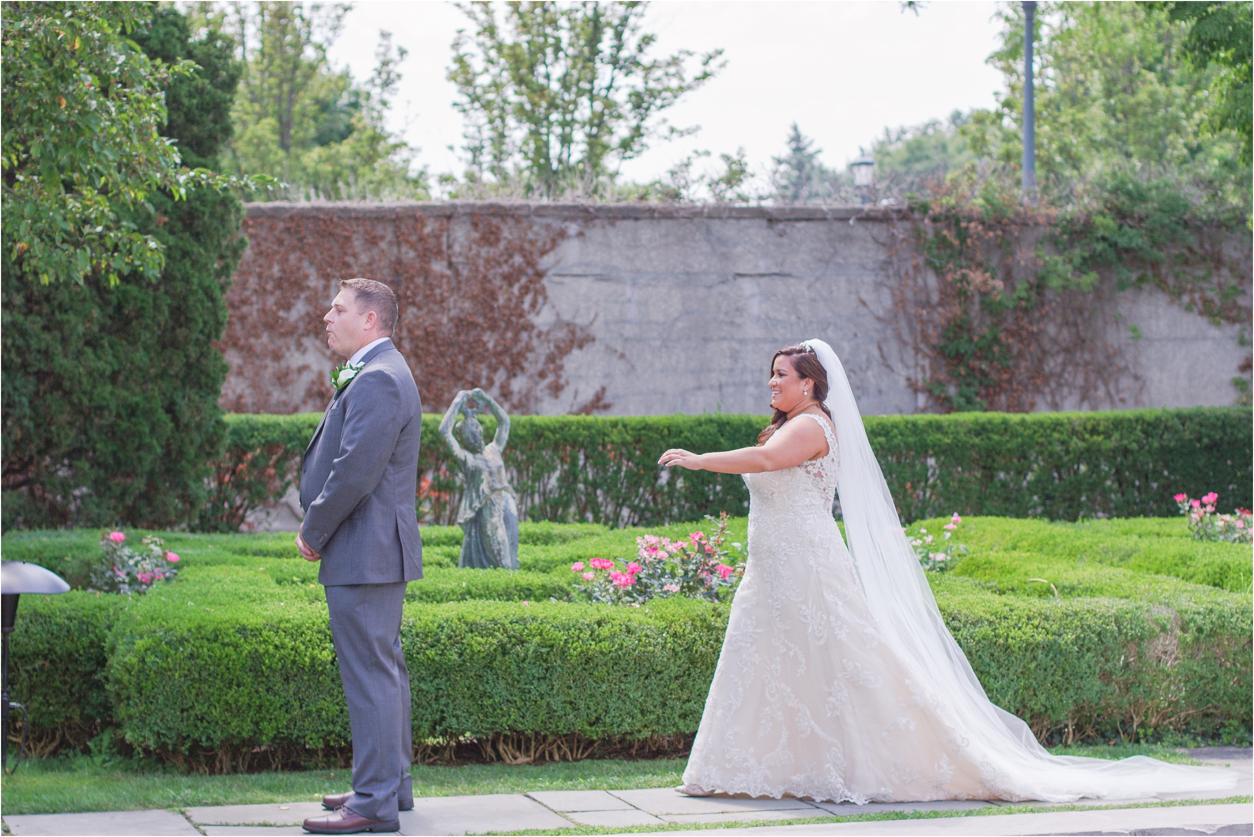 romantic-timeless-candid-wedding-photos-at-the-war-memorial-in-grosse-pointe-mi-by-courtney-carolyn-photography_0003.jpg