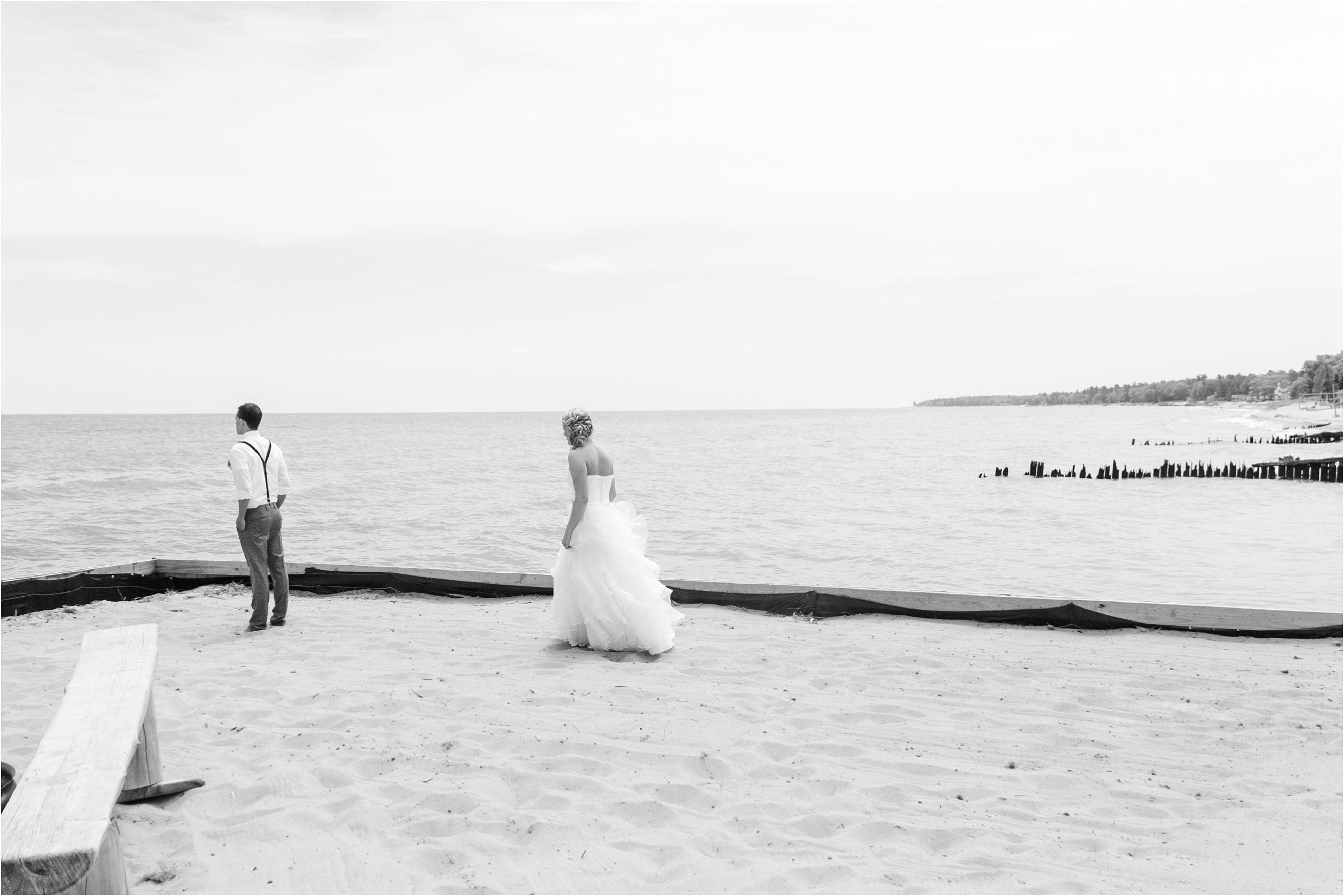 romantic-timeless-candid-wedding-photos-at-the-mai-tiki-resort-in-oscoda-mi-by-courtney-carolyn-photography_0003.jpg