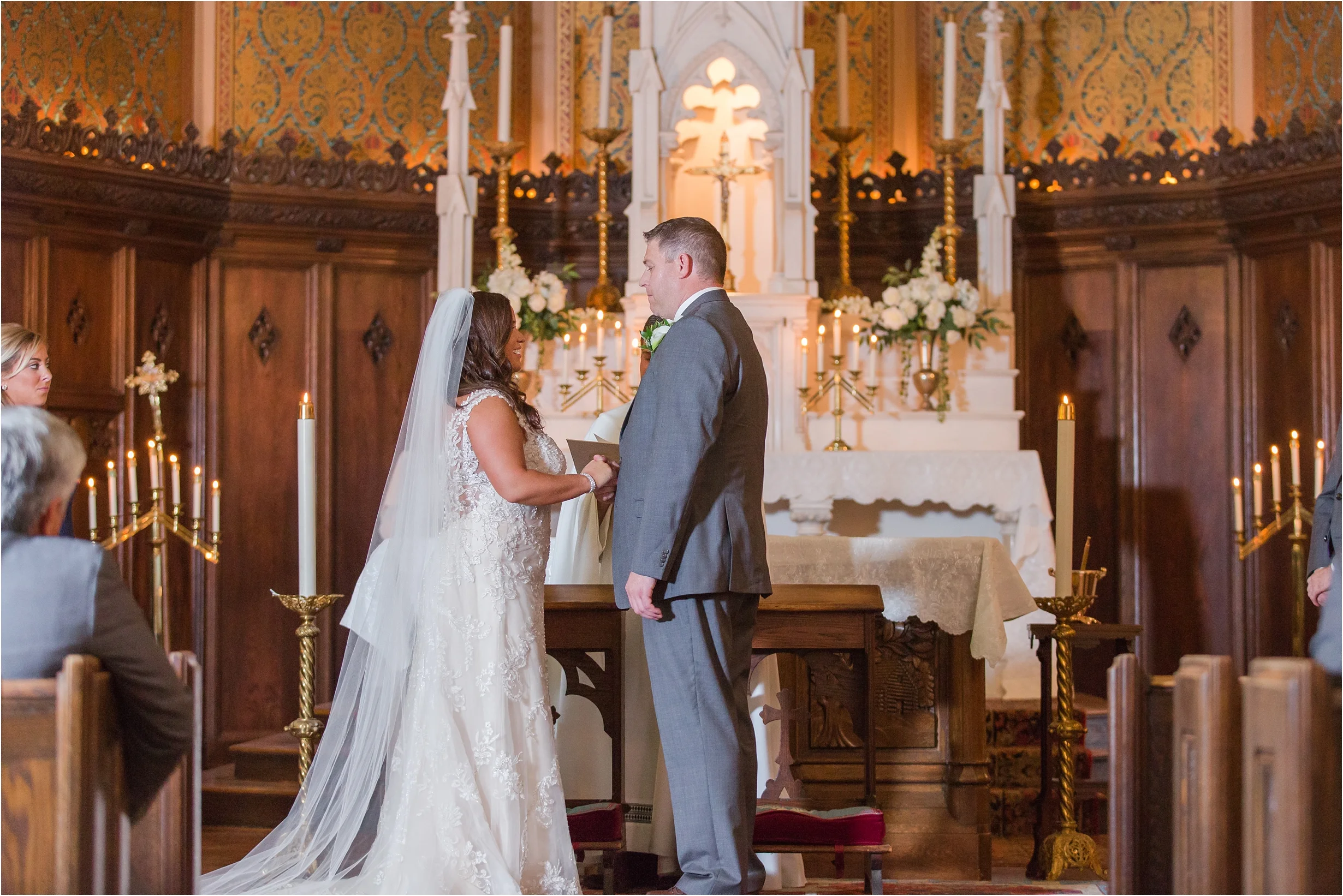 romantic-timeless-candid-wedding-photos-at-grosse-pointe-academy-in-grosse-pointe-mi-by-courtney-carolyn-photography_0003.jpg