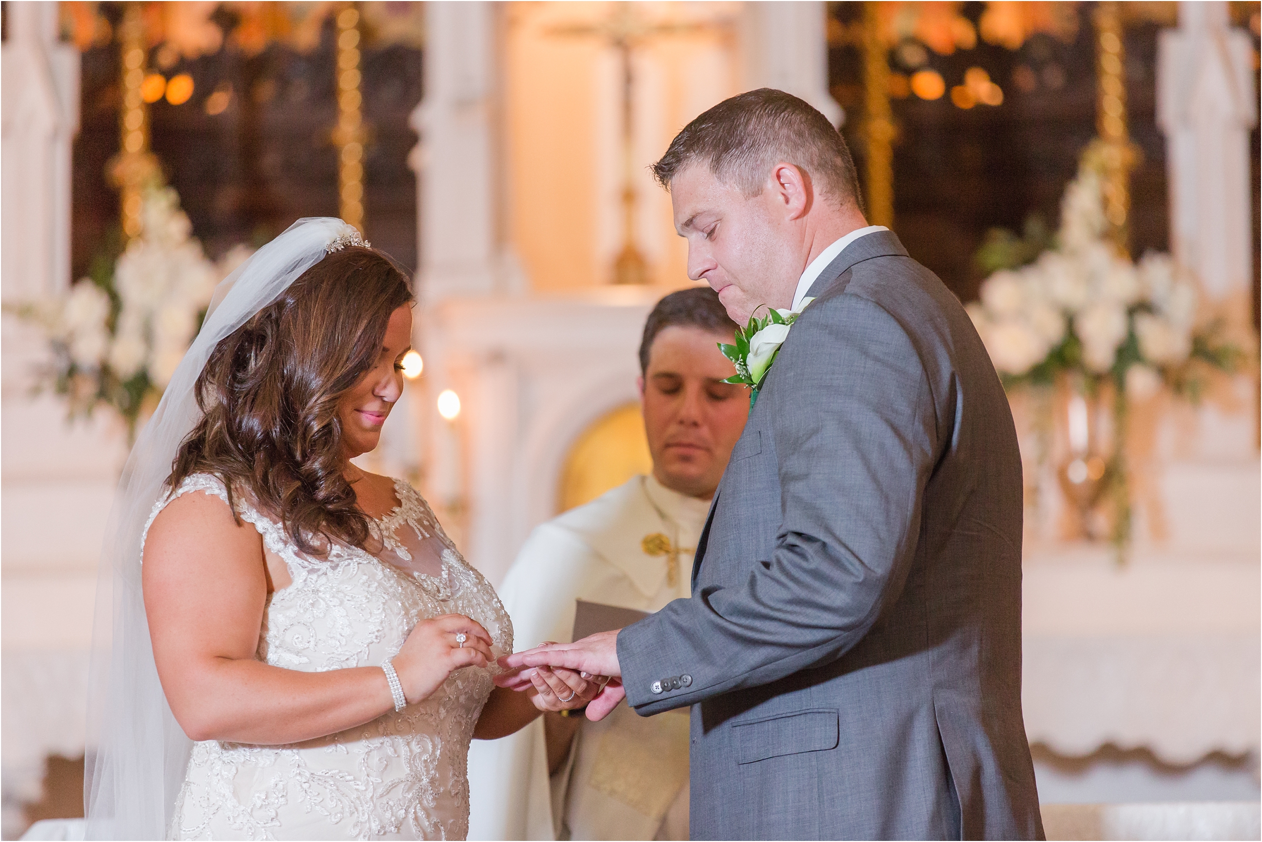 romantic-timeless-candid-wedding-photos-at-grosse-pointe-academy-in-grosse-pointe-mi-by-courtney-carolyn-photography_0004.jpg