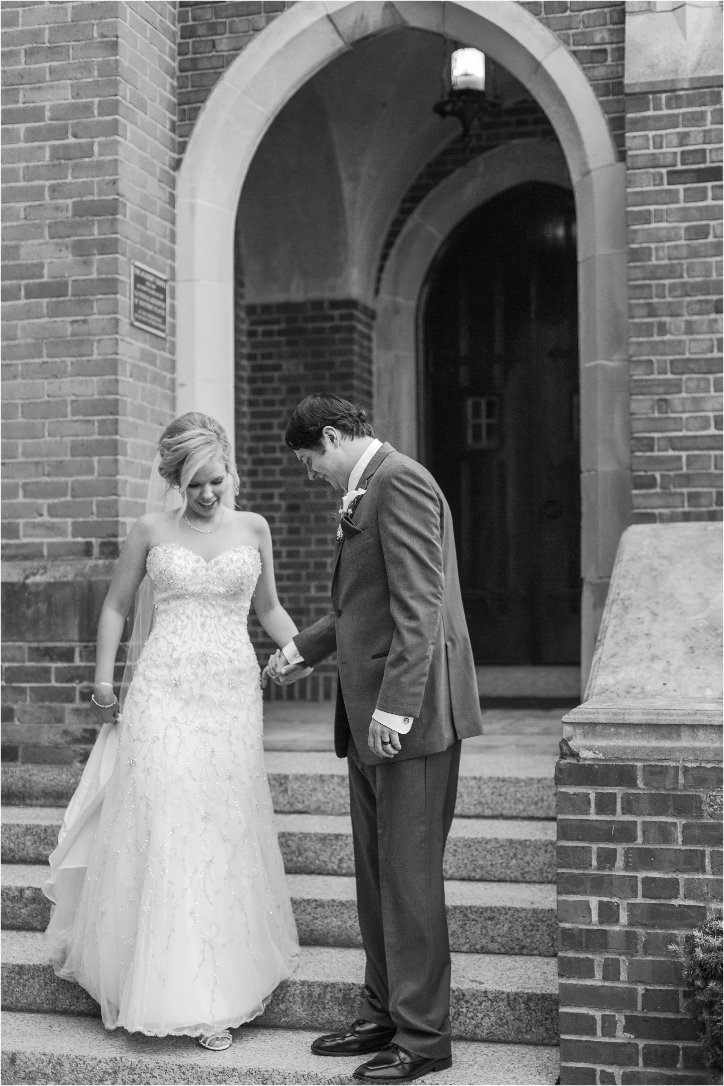 romantic-timeless-candid-wedding-photos-at-grosse-pointe-academy-in-grosse-pointe-mi-by-courtney-carolyn-photography_0014.jpg