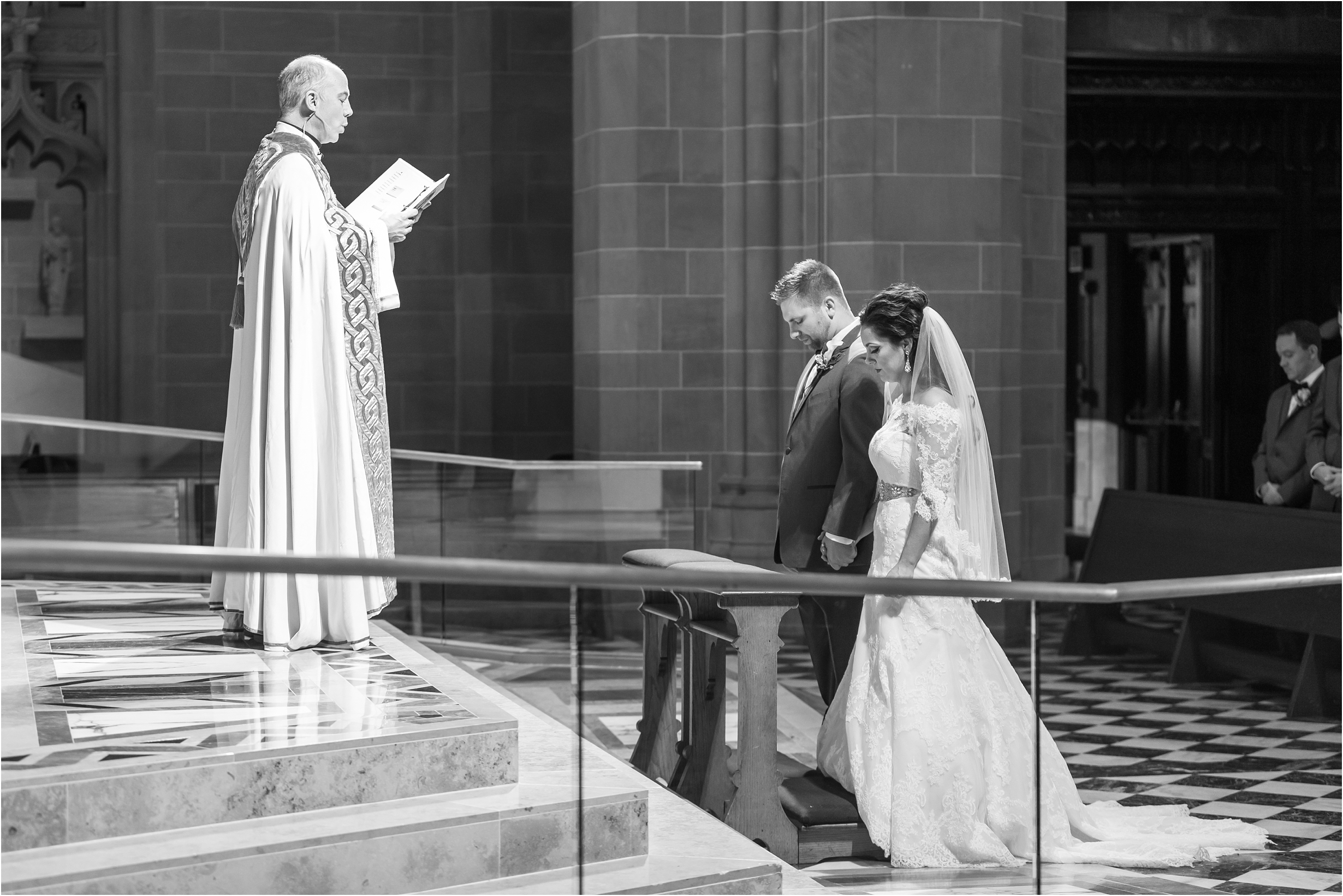 romantic-timeless-candid-wedding-photos-at-the-cathedral-of-the-most-blessed-sacrament-in-detroit-mi-by-courtney-carolyn-photography_0004.jpg