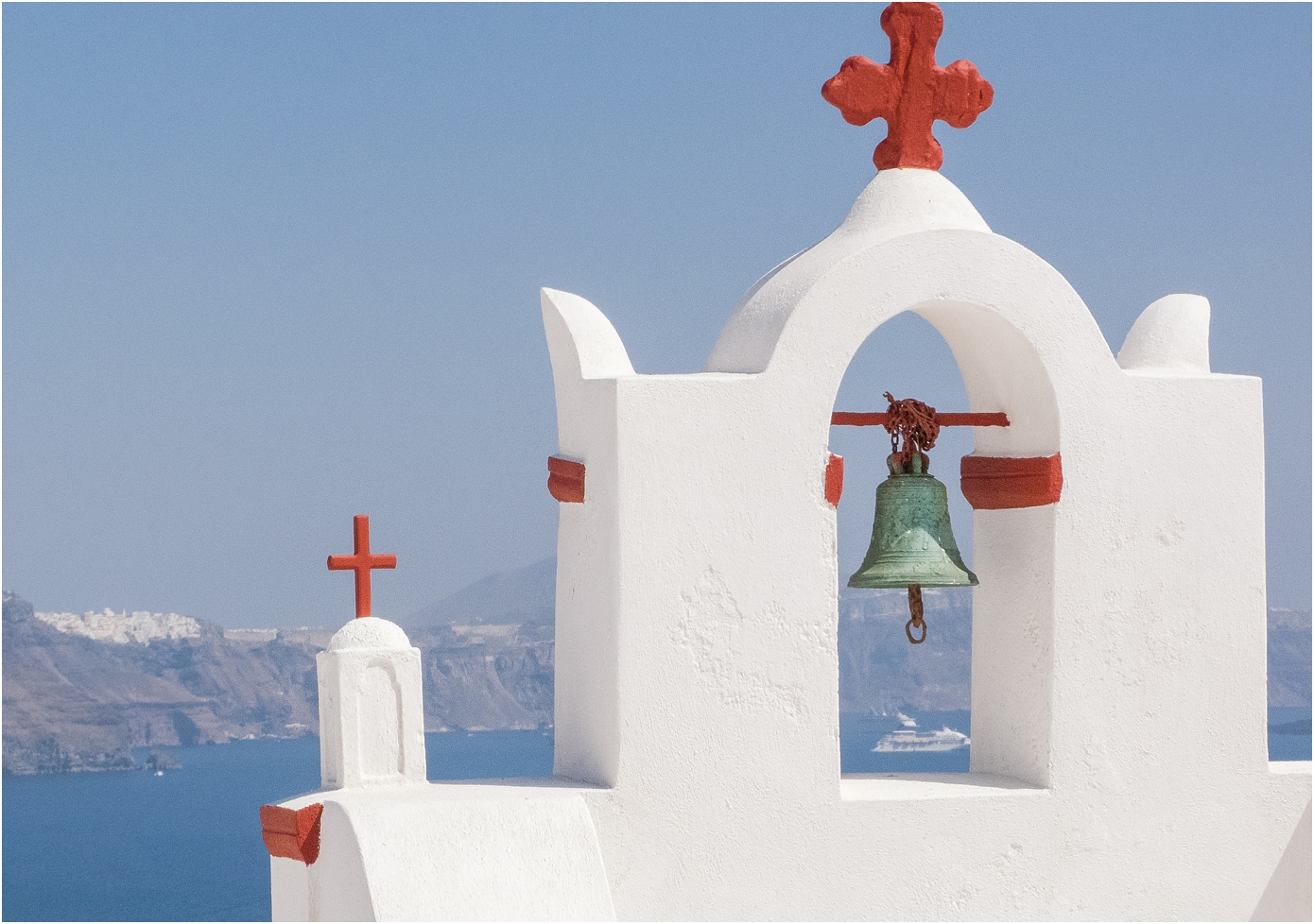 santorini-greece-wedding-photos-in-oia-destination-wedding-photographer-by-courtney-carolyn-photography_0006.jpg