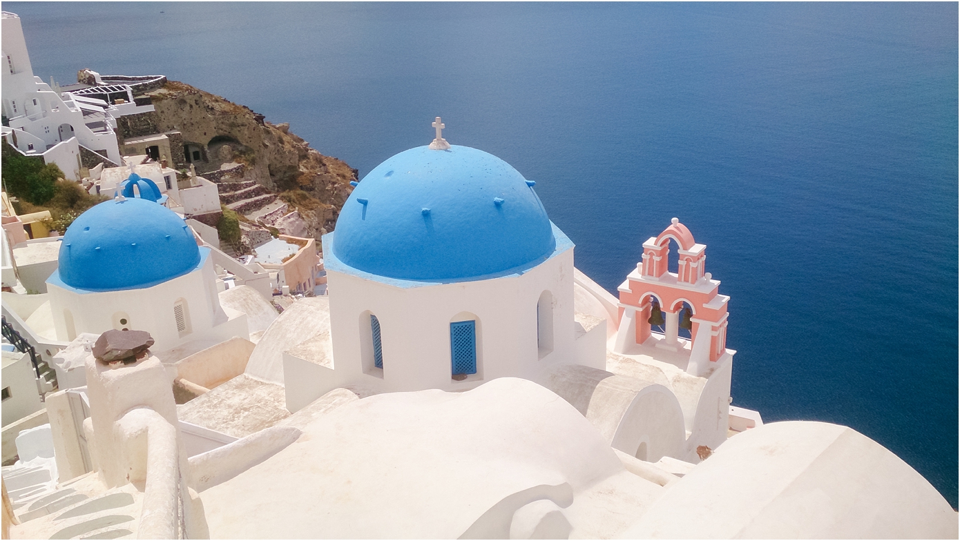 santorini-greece-wedding-photos-in-oia-destination-wedding-photographer-by-courtney-carolyn-photography_0009.jpg