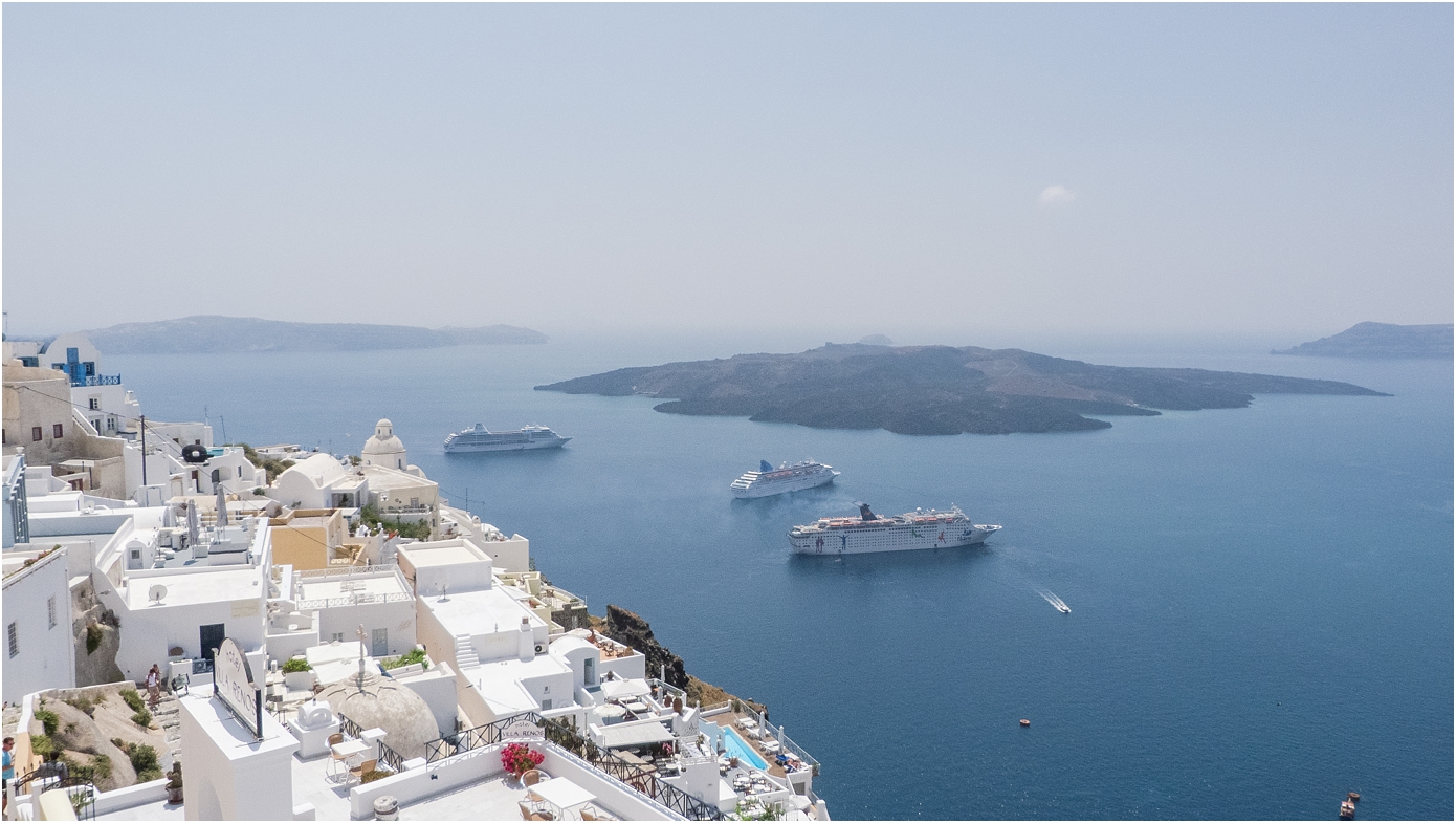 santorini-greece-wedding-photos-in-oia-destination-wedding-photographer-by-courtney-carolyn-photography_0010.jpg
