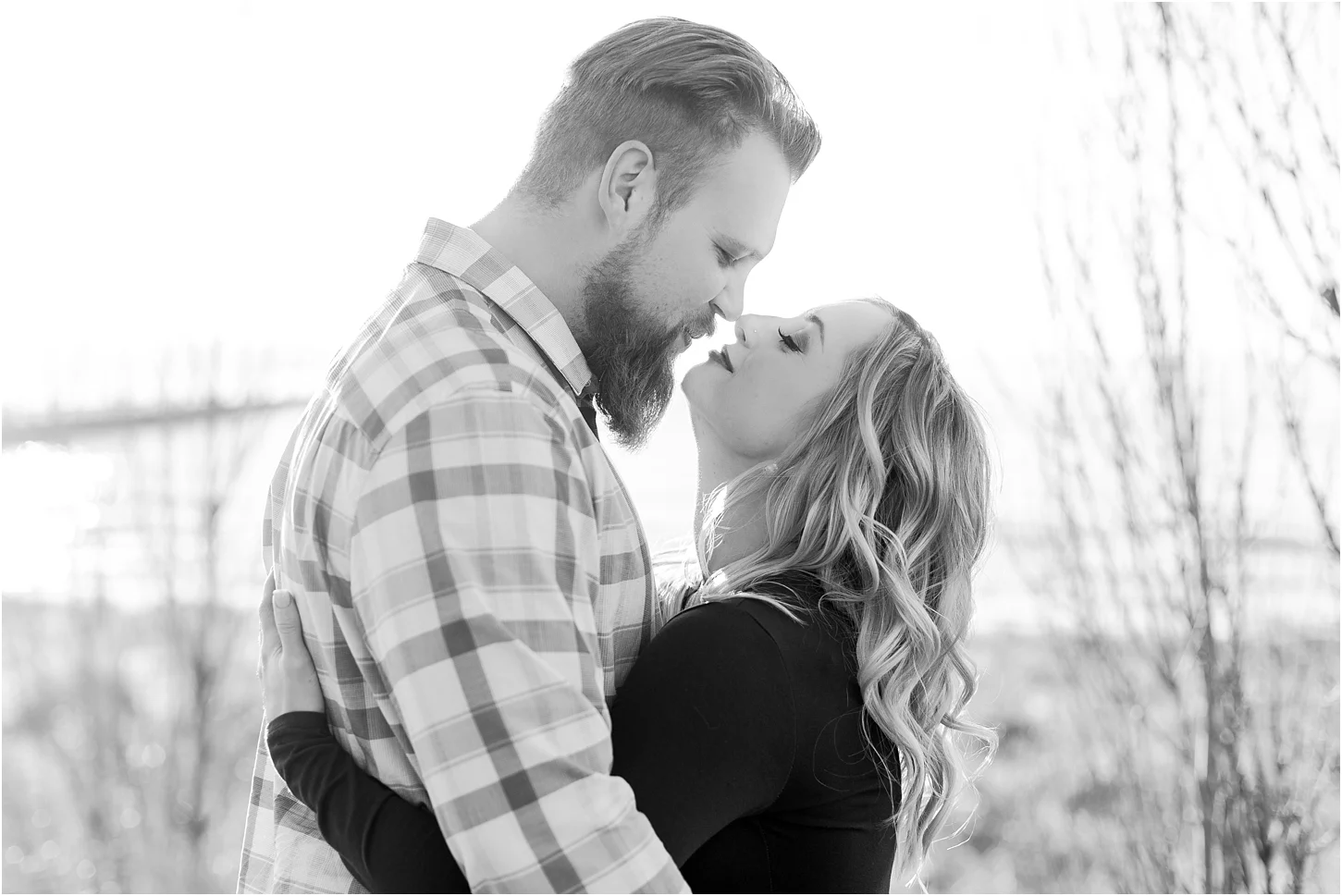 romantic-sunset-beach-engagement-photos-at-silver-beach-in-saint-joseph-mi-by-courtney-carolyn-photography_0003.jpg