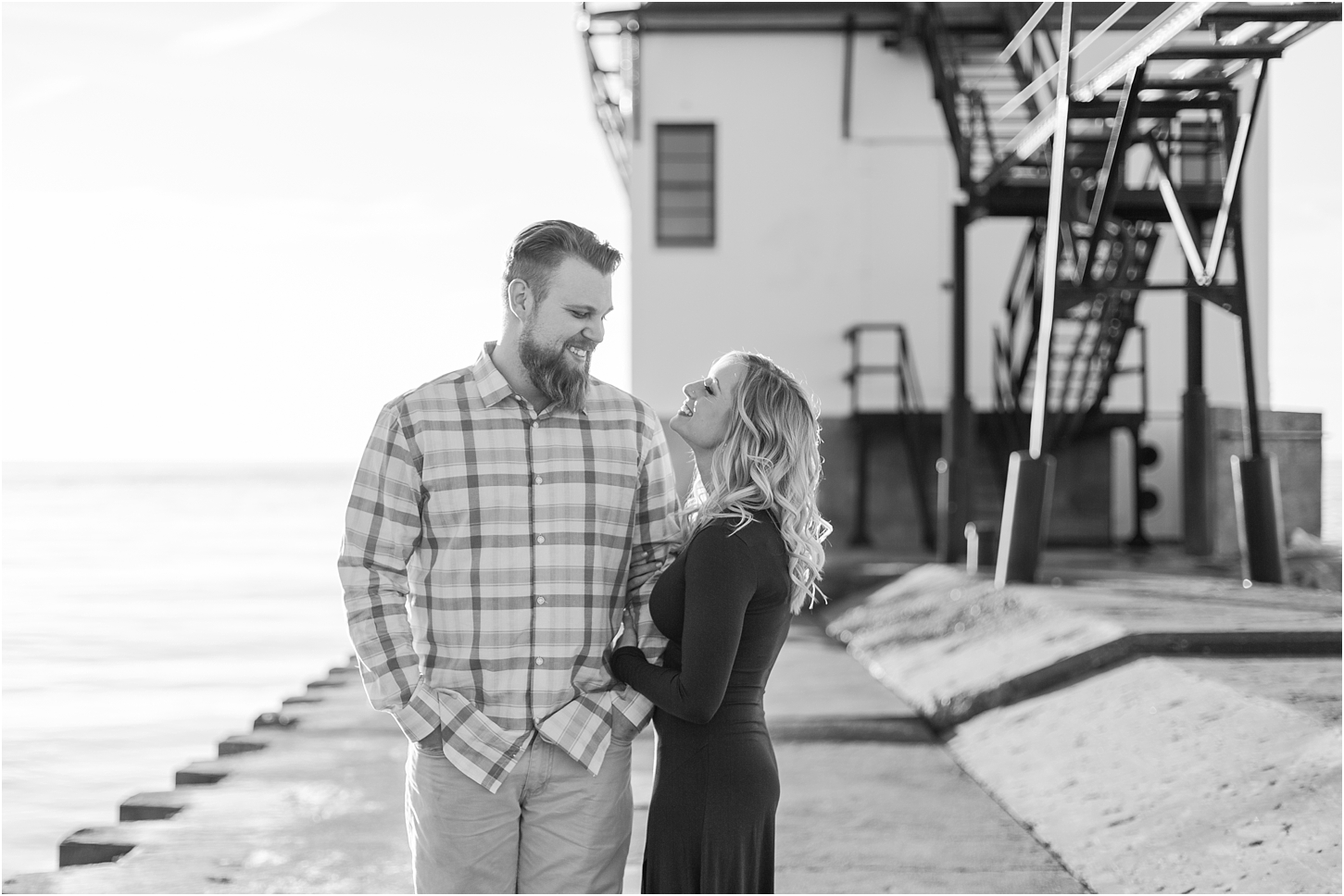 romantic-sunset-beach-engagement-photos-at-silver-beach-in-saint-joseph-mi-by-courtney-carolyn-photography_0015.jpg