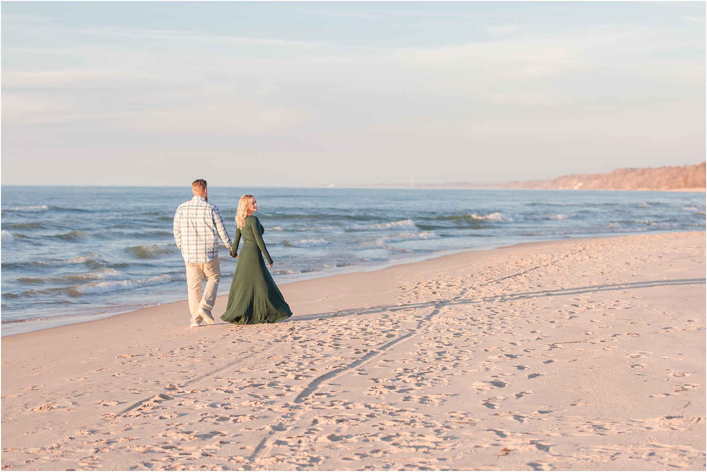 romantic-sunset-beach-engagement-photos-at-silver-beach-in-saint-joseph-mi-by-courtney-carolyn-photography_0026.jpg