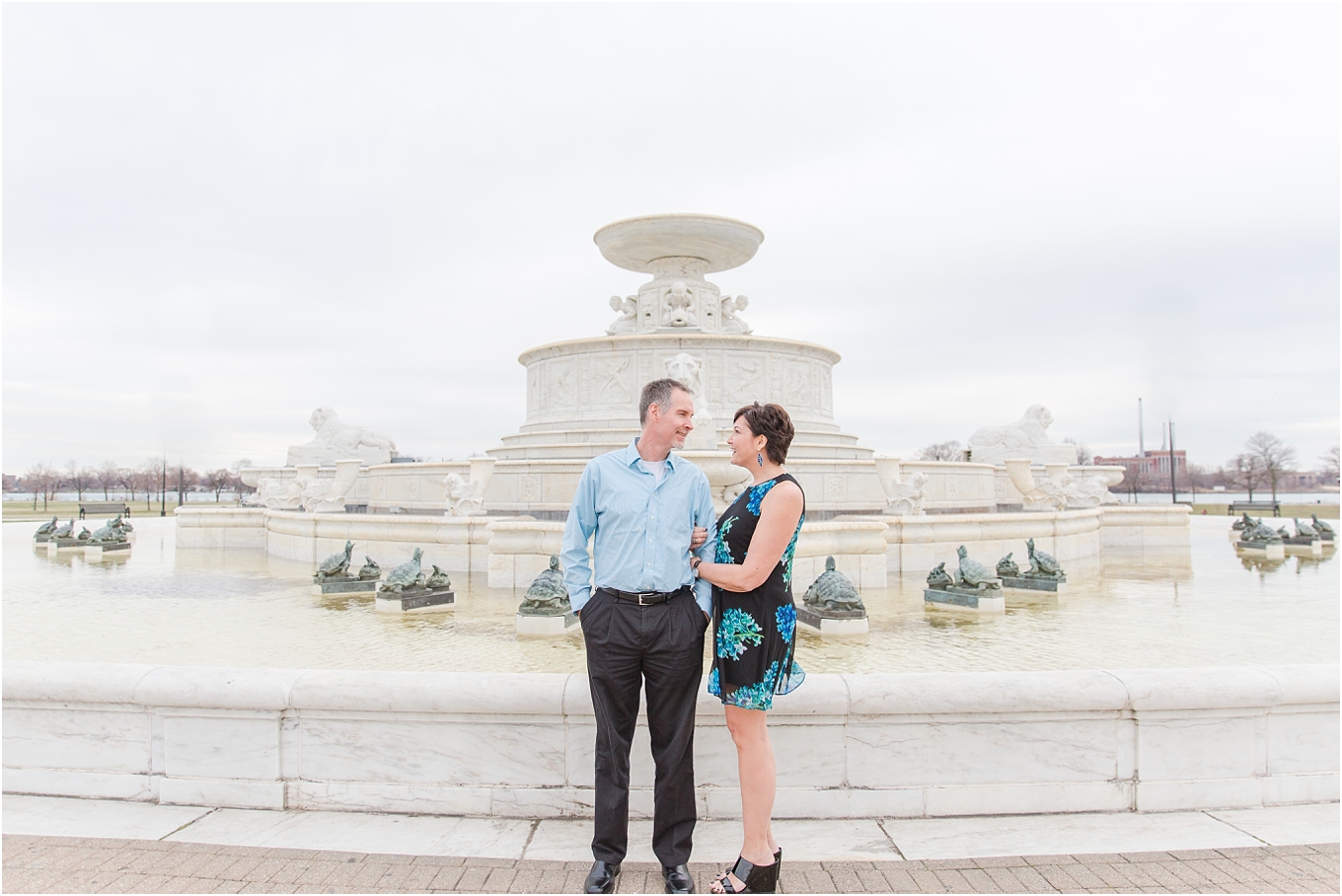 downtown-detroit-engagement-photos-on-belle-isle-by-courtney-carolyn-photography_0001.jpg