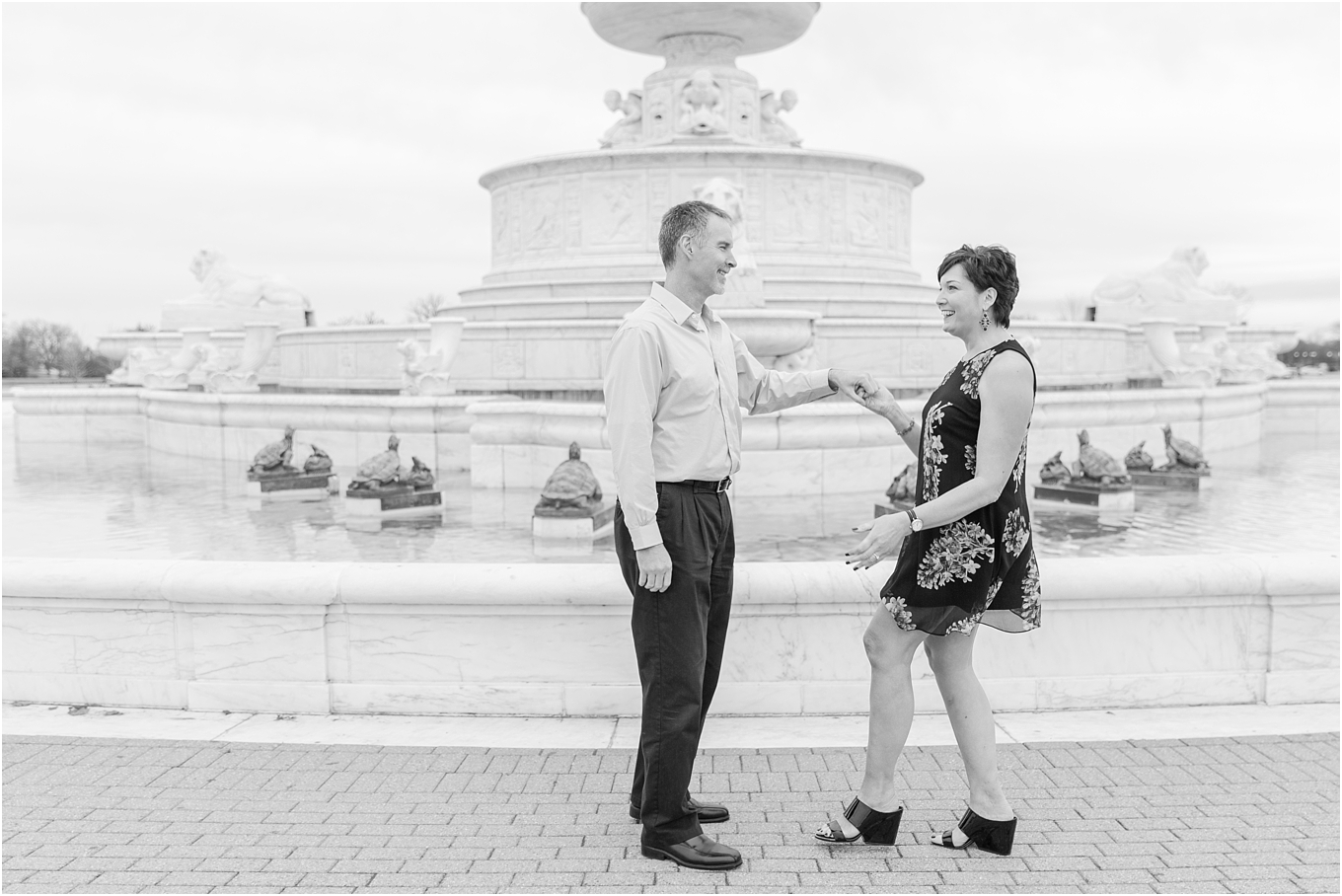 downtown-detroit-engagement-photos-on-belle-isle-by-courtney-carolyn-photography_0010.jpg