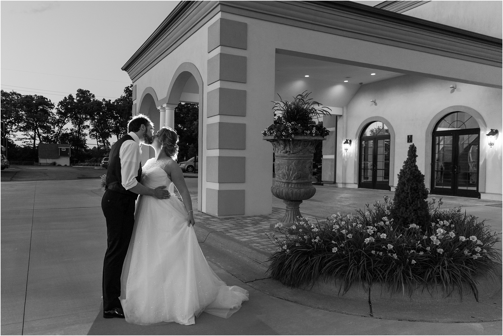 lord-of-the-rings-inspired-wedding-photos-at-crystal-gardens-in-howell-mi-by-courtney-carolyn-photography_0130.jpg