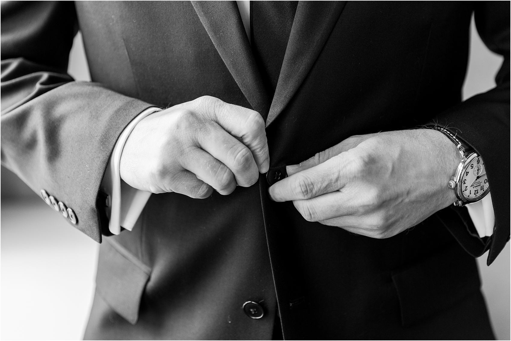 classic-wedding-photos-at-great-oaks-country-club-in-rochester-hills-mi-by-courtney-carolyn-photography_0007.jpg