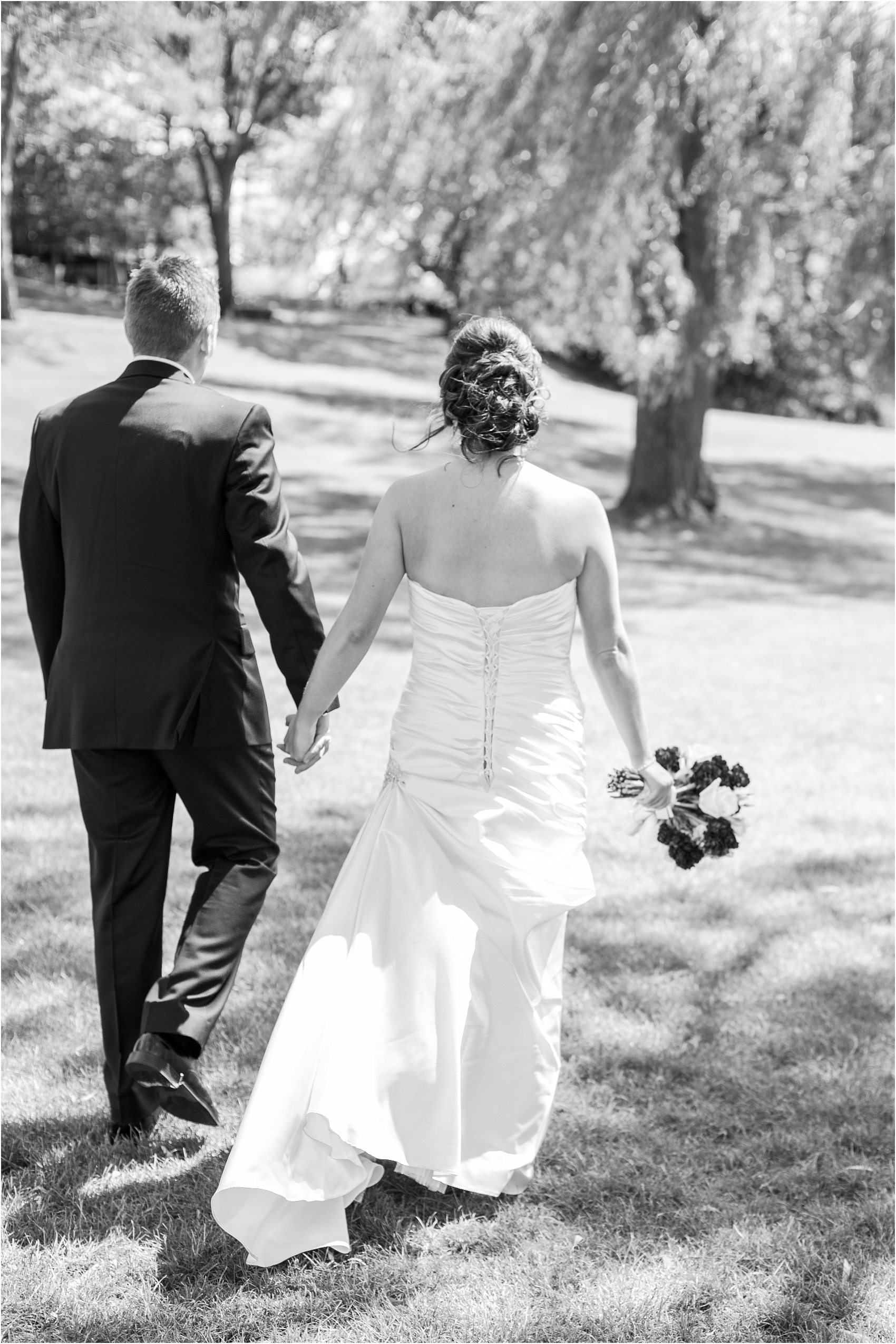 classic-wedding-photos-at-great-oaks-country-club-in-rochester-hills-mi-by-courtney-carolyn-photography_0050.jpg