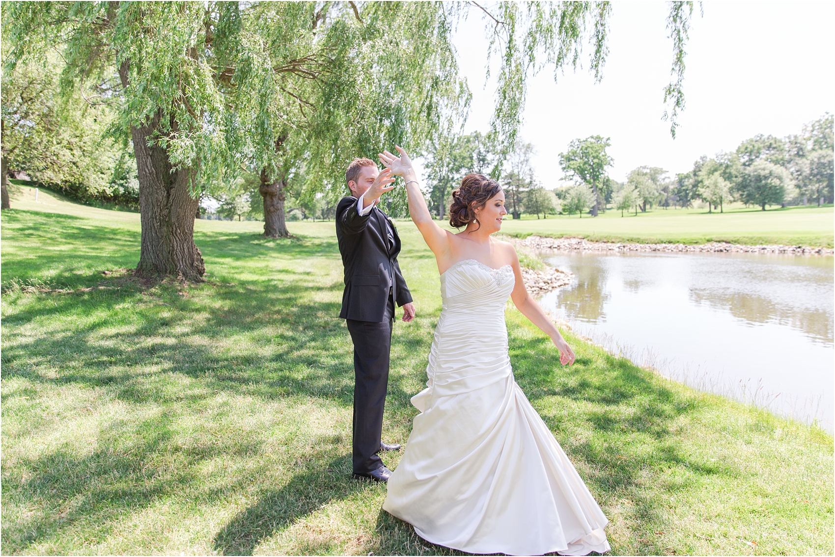 classic-wedding-photos-at-great-oaks-country-club-in-rochester-hills-mi-by-courtney-carolyn-photography_0055.jpg