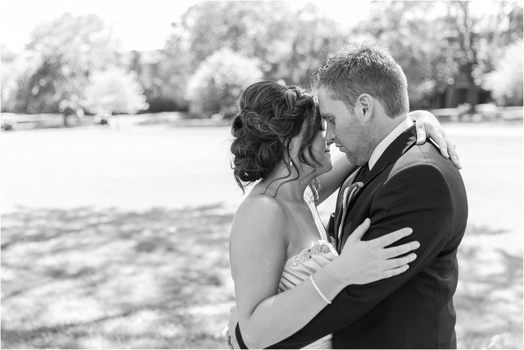 classic-wedding-photos-at-great-oaks-country-club-in-rochester-hills-mi-by-courtney-carolyn-photography_0059.jpg