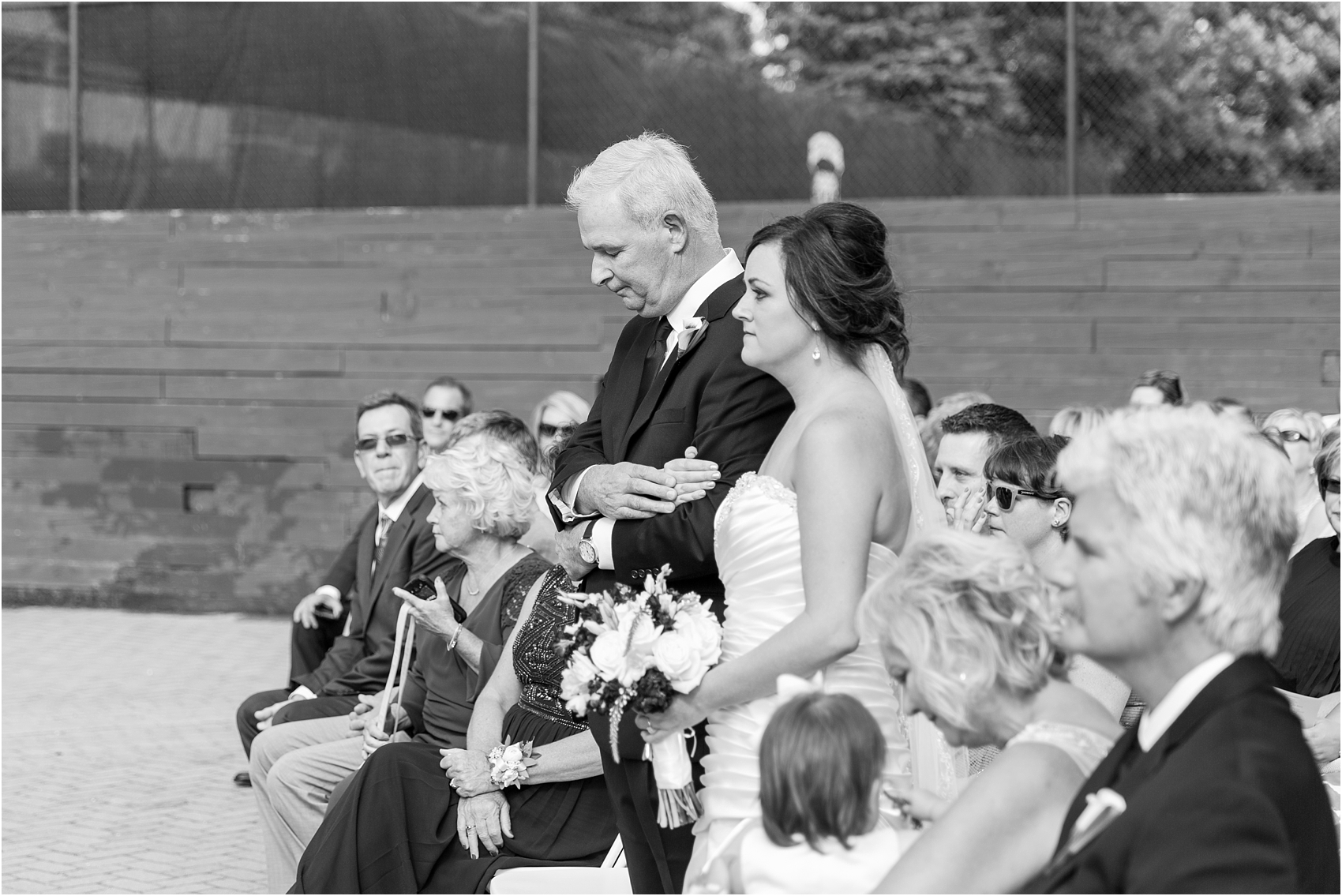 classic-wedding-photos-at-great-oaks-country-club-in-rochester-hills-mi-by-courtney-carolyn-photography_0069.jpg