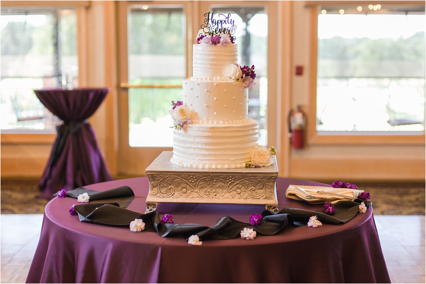 classic-wedding-photos-at-great-oaks-country-club-in-rochester-hills-mi-by-courtney-carolyn-photography_0088.jpg