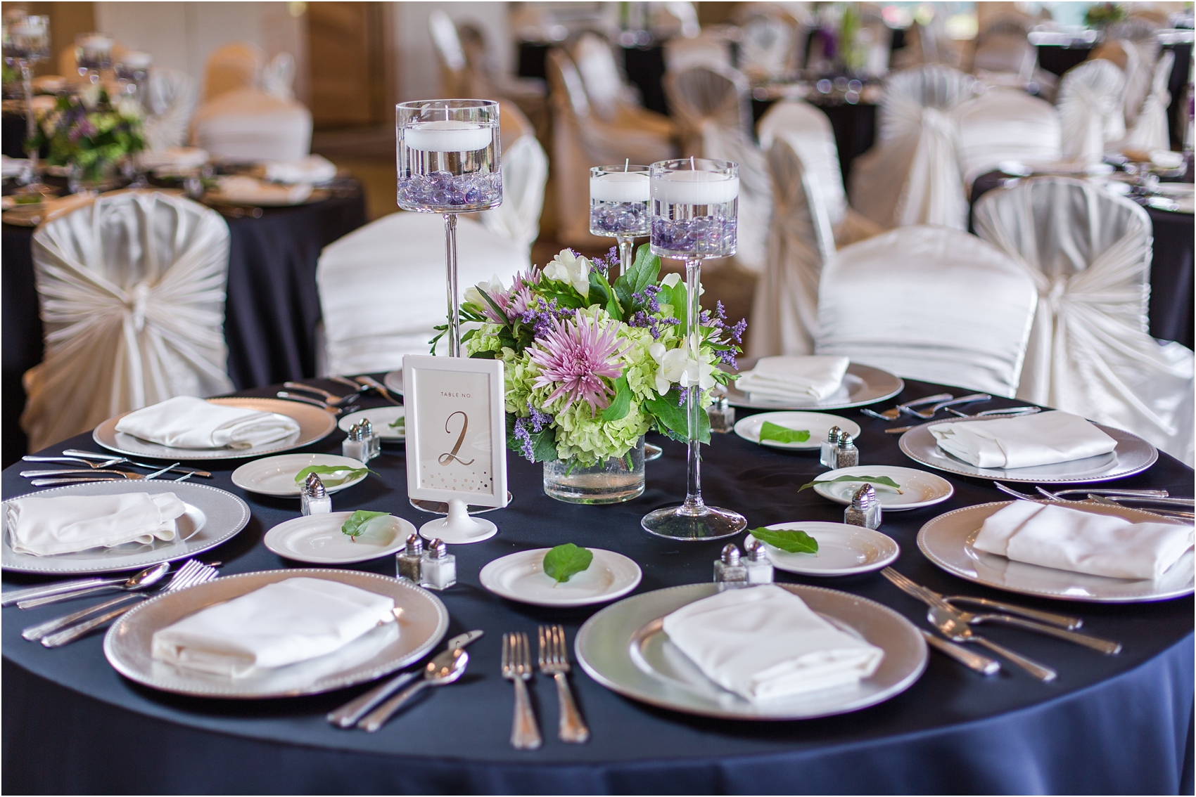 classic-wedding-photos-at-great-oaks-country-club-in-rochester-hills-mi-by-courtney-carolyn-photography_0096.jpg