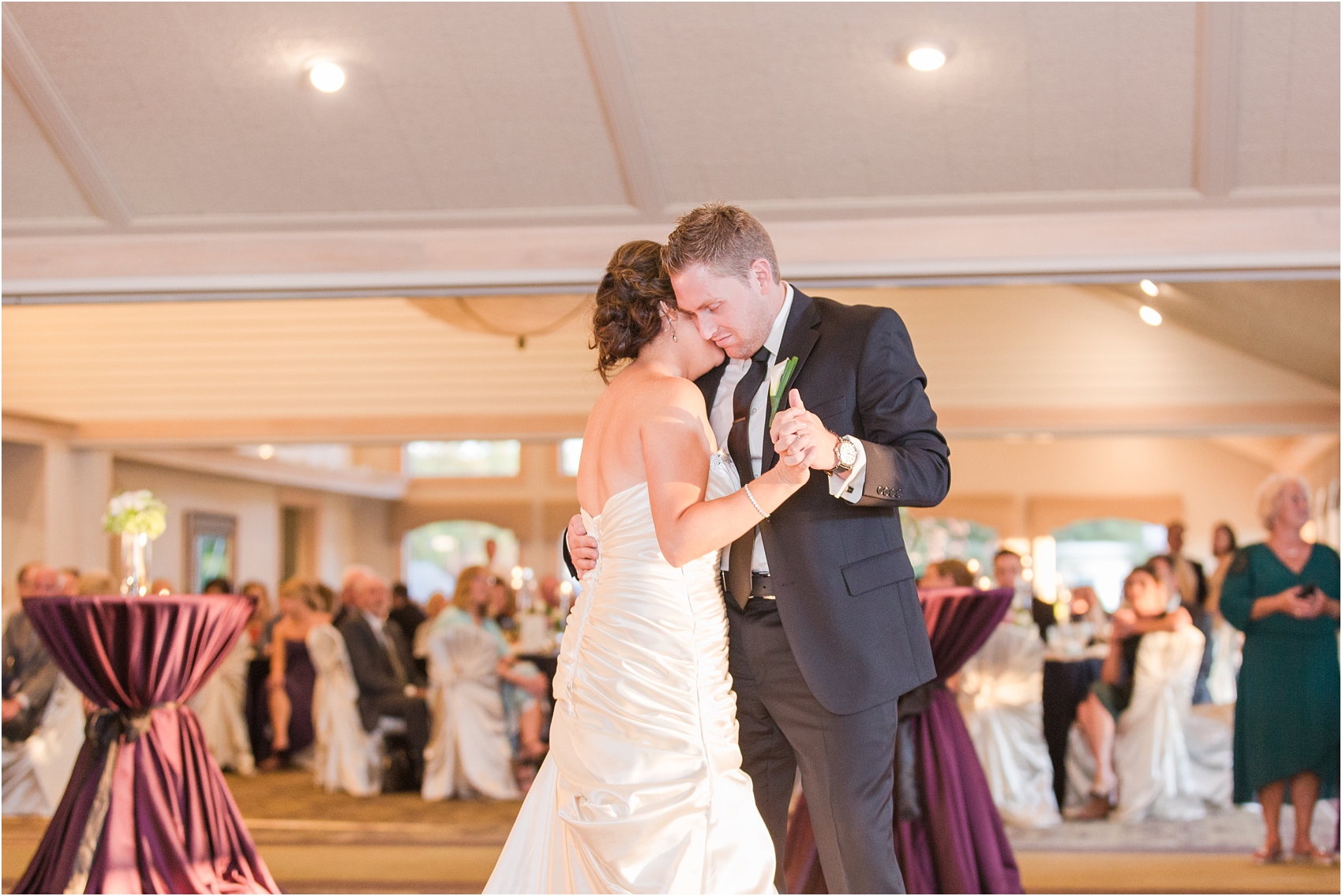 classic-wedding-photos-at-great-oaks-country-club-in-rochester-hills-mi-by-courtney-carolyn-photography_0103.jpg