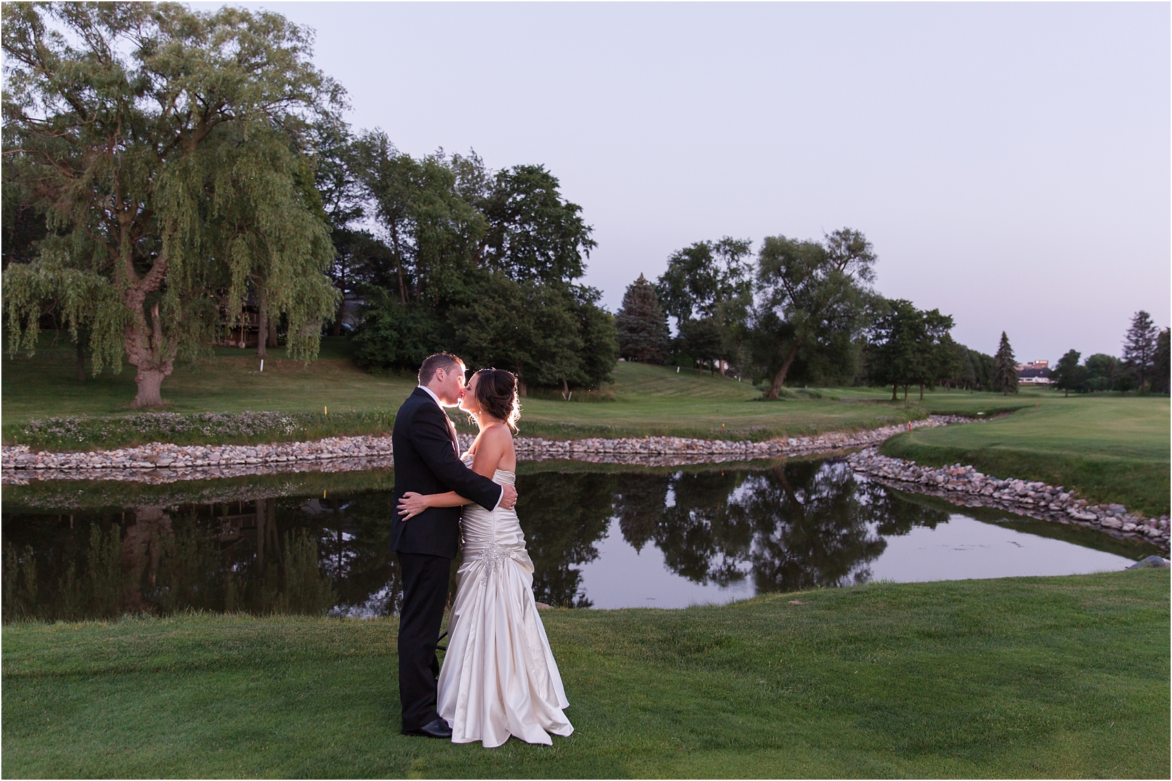 classic-wedding-photos-at-great-oaks-country-club-in-rochester-hills-mi-by-courtney-carolyn-photography_0115.jpg