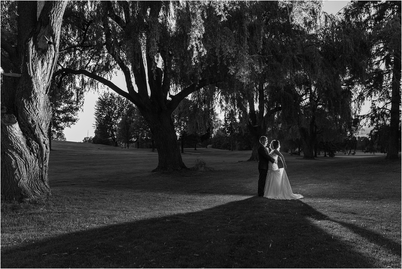 classic-wedding-photos-at-great-oaks-country-club-in-rochester-hills-mi-by-courtney-carolyn-photography_0117.jpg
